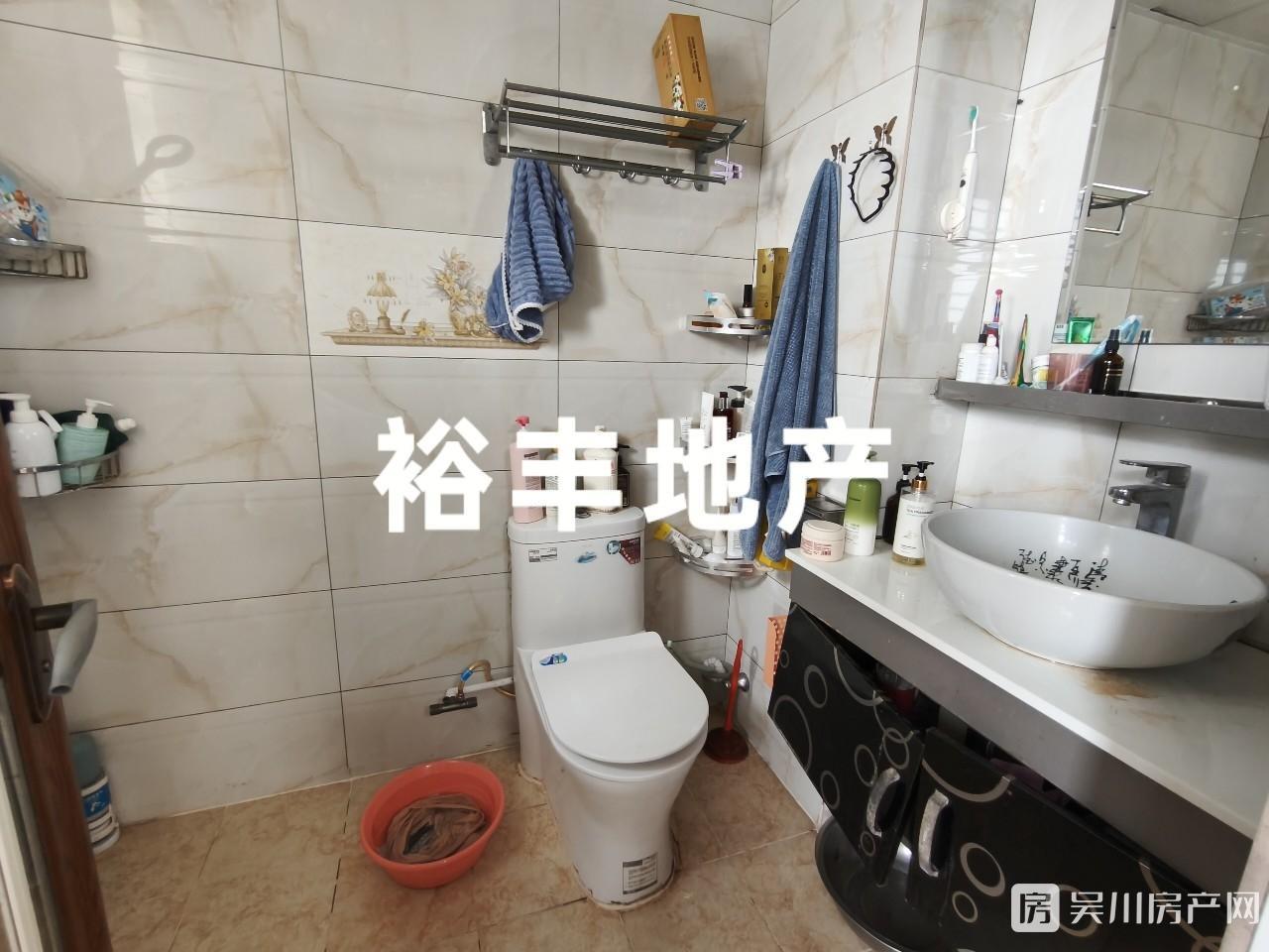 出售財富名門3室2廳0衛(wèi)121平米55萬住宅