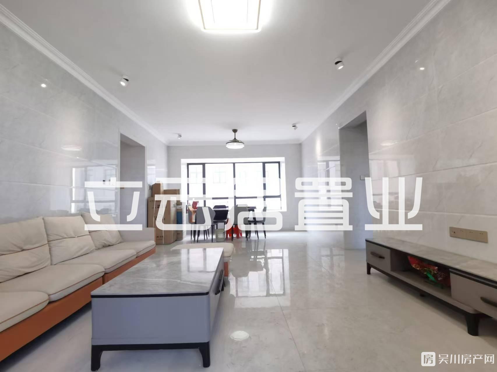 出售枫丹 雅园大四房，全新未入住的，南向，满五唯一，可入读海滨小学拼手速