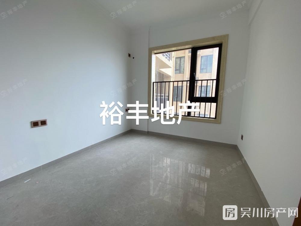 出售華和南國銀苑5室2廳2衛(wèi)116.05平米120萬住宅
