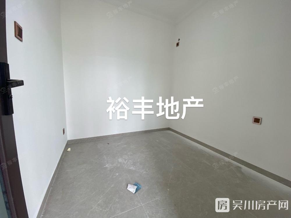 出售華和南國銀苑5室2廳2衛(wèi)116.05平米120萬住宅