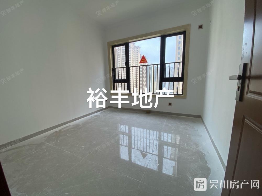 出售華和南國銀苑5室2廳2衛(wèi)116.05平米120萬住宅