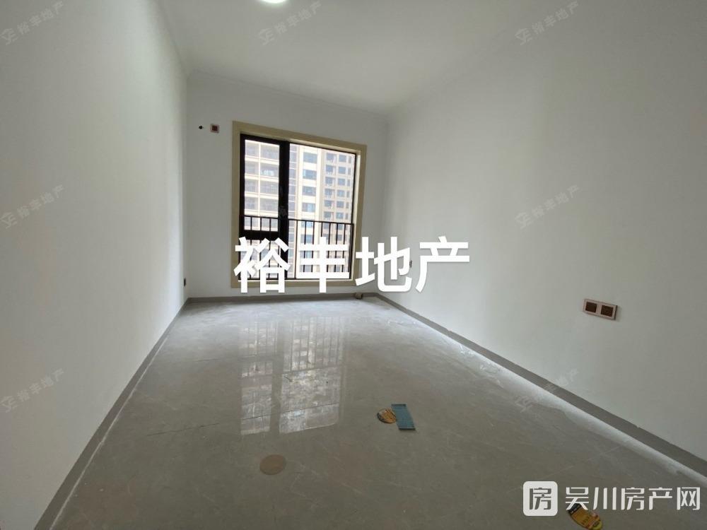 出售華和南國銀苑5室2廳2衛(wèi)116.05平米120萬住宅