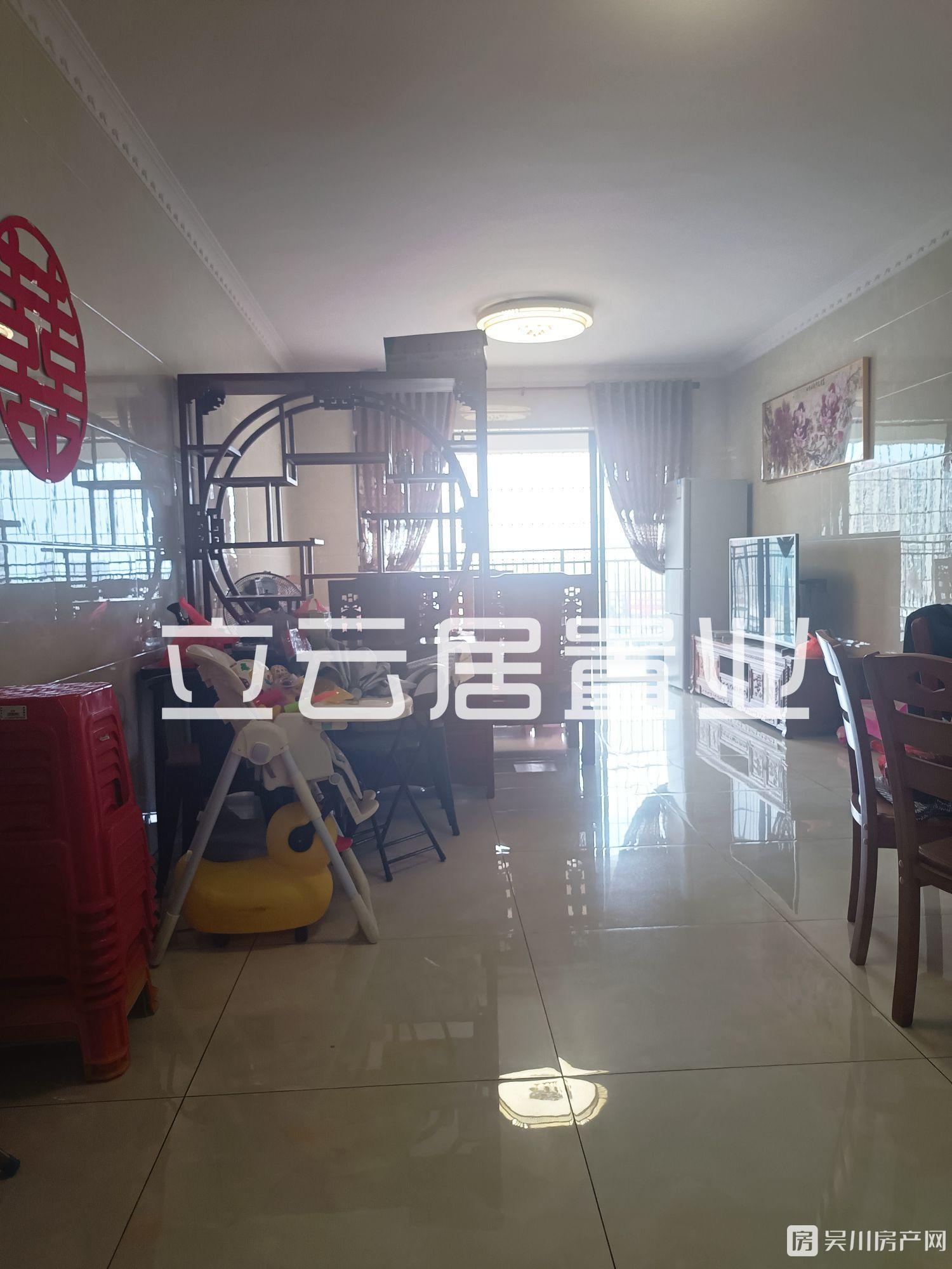出售富通城2房，新华小学，49万住宅