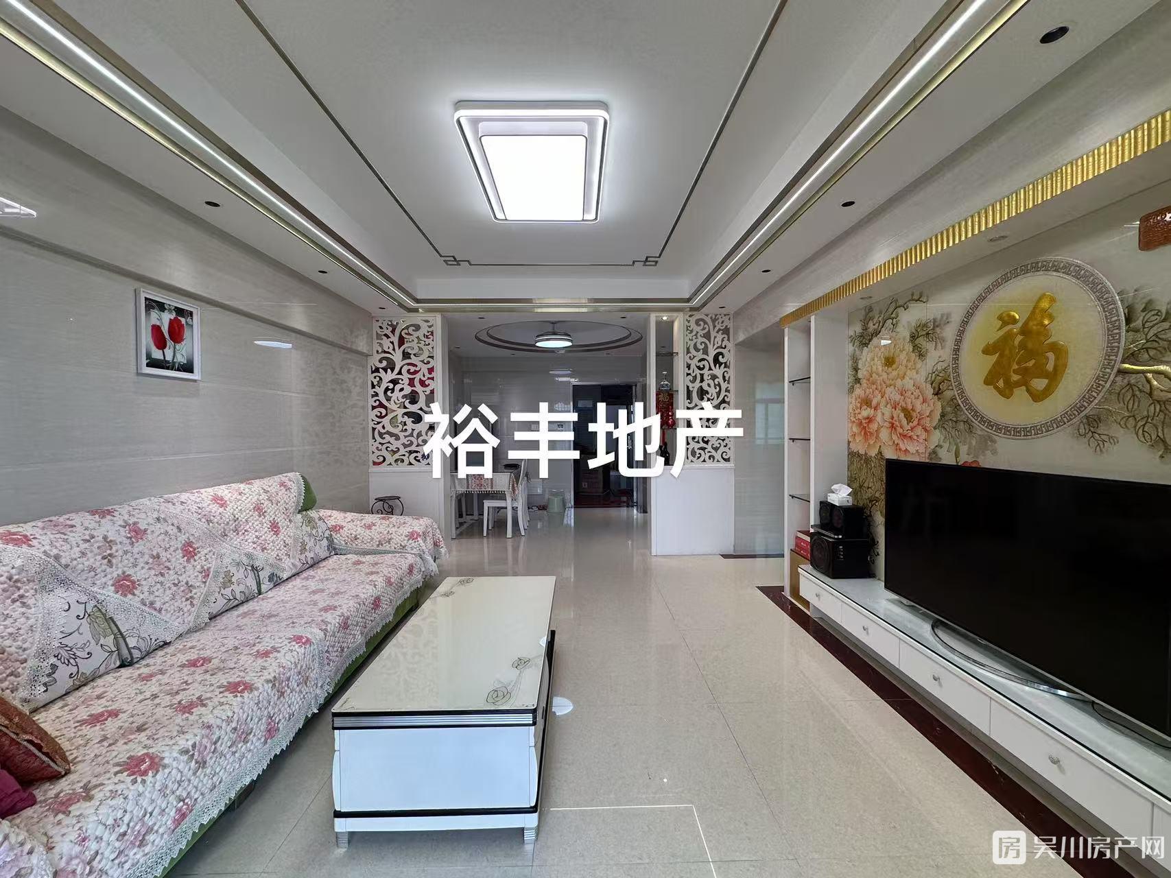 出售鴻濤 金第華府4室2廳1衛(wèi)129.19平米67.8萬住宅