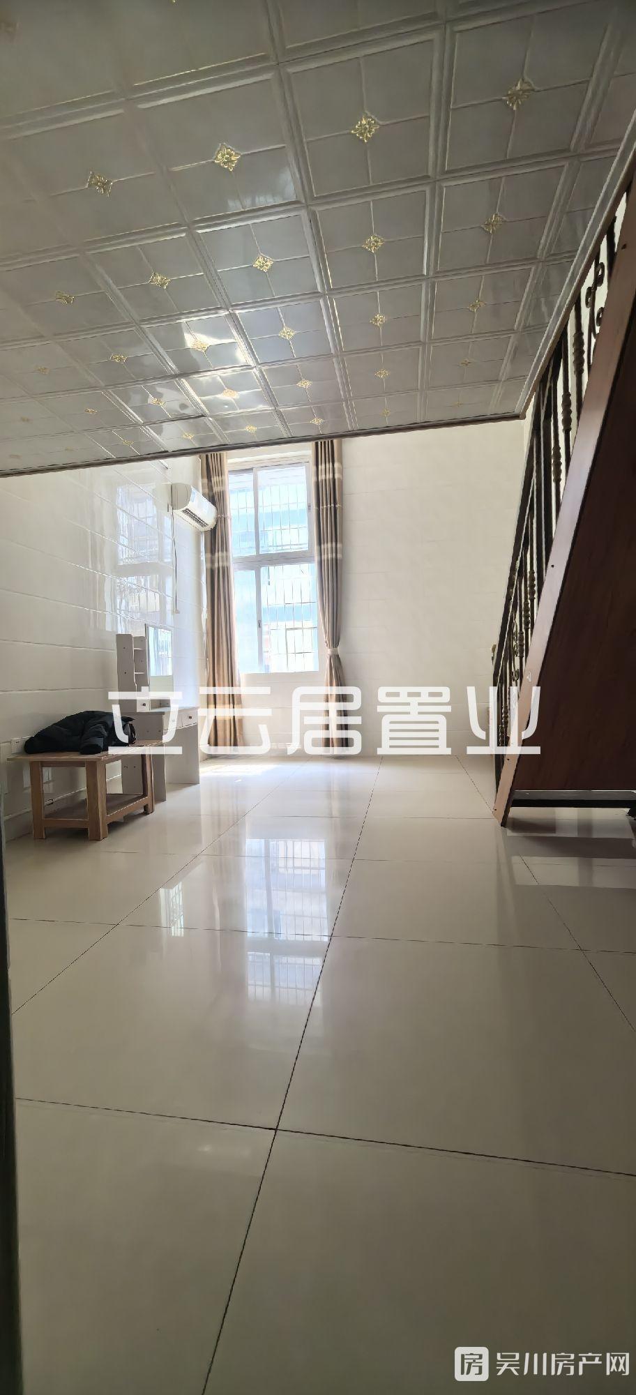 出租新世界廣場2室1廳1衛(wèi)40平米700元/月住宅