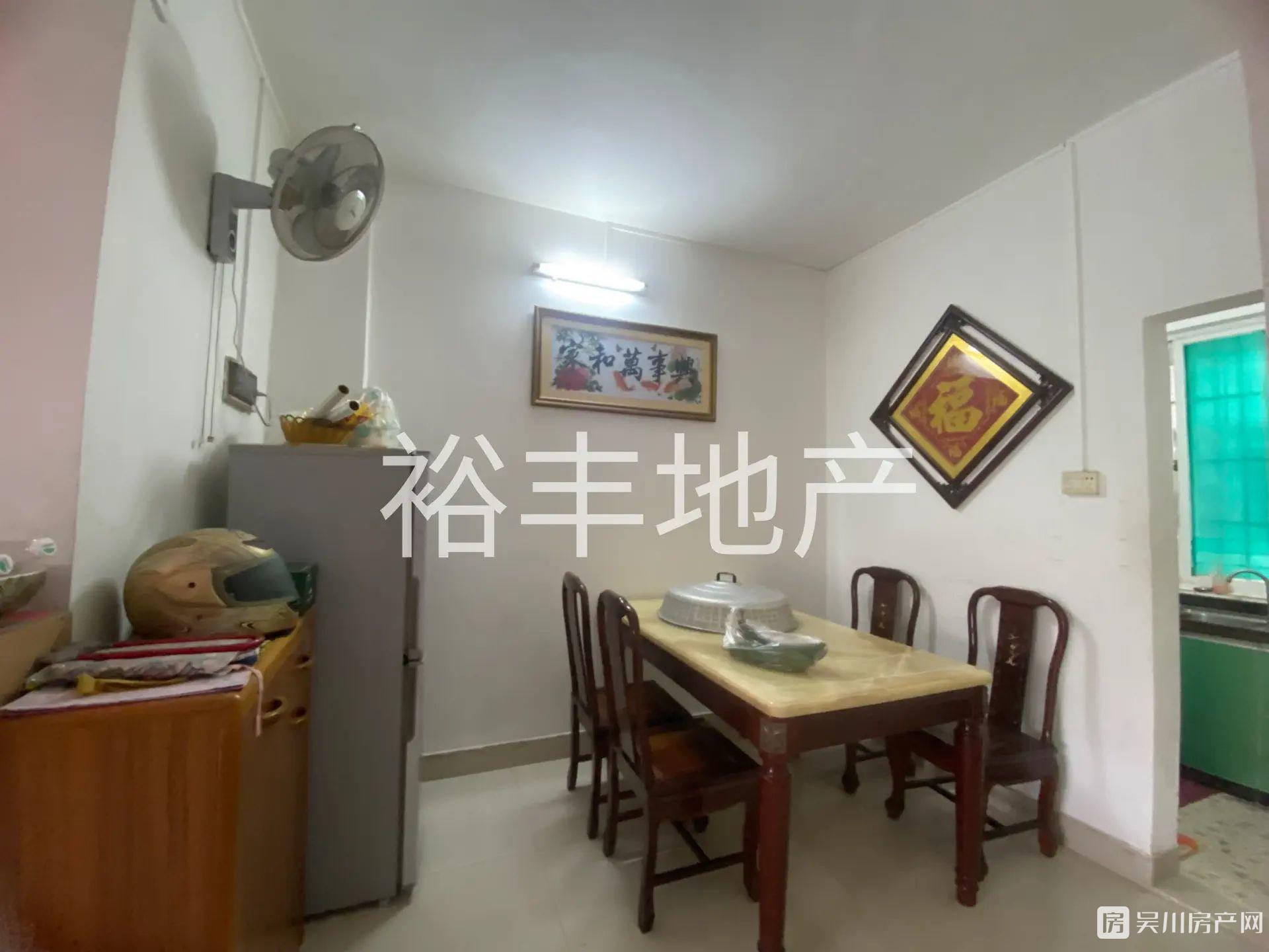 同德城3室2廳1衛(wèi)96平米1300元/月
