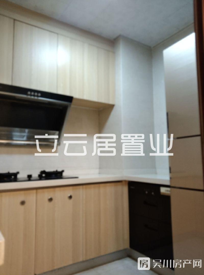 出租廣成 中央公館4室2廳2衛(wèi)116平米1600元/月住宅