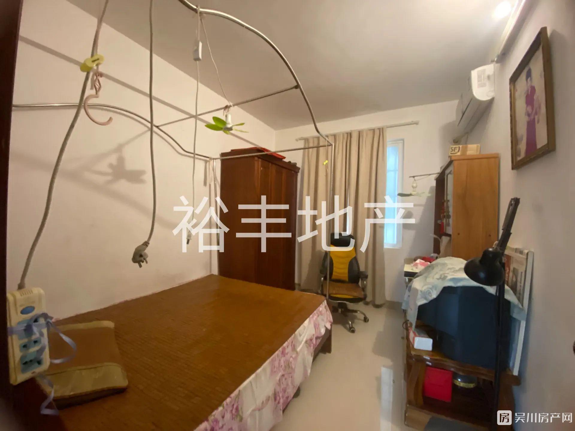 同德城3室2廳1衛(wèi)96平米1300元/月