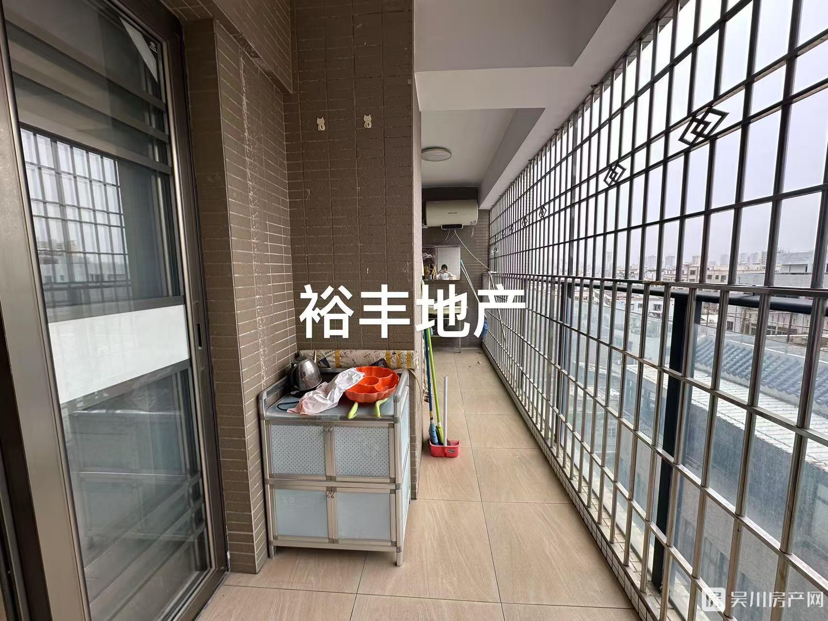 出售鴻濤 金第華府4室2廳1衛(wèi)129.19平米67.8萬住宅