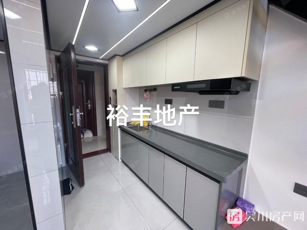 出租壹號公館1室1廳1衛(wèi)26平米1300元/月不包物業(yè)