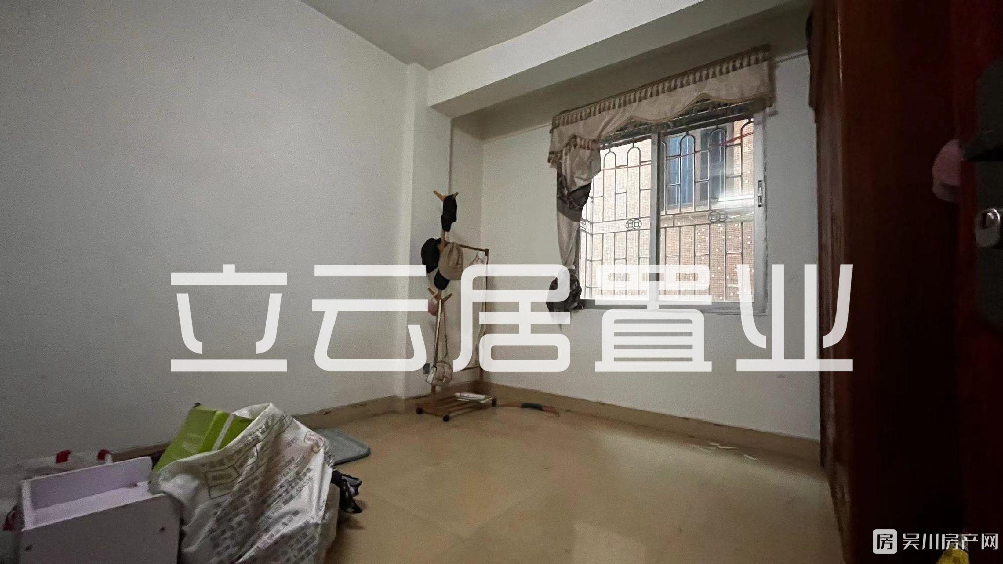 出售海濱新村兩房，可入讀清源小學(xué)和海濱小學(xué)，單價(jià)僅僅兩千幾