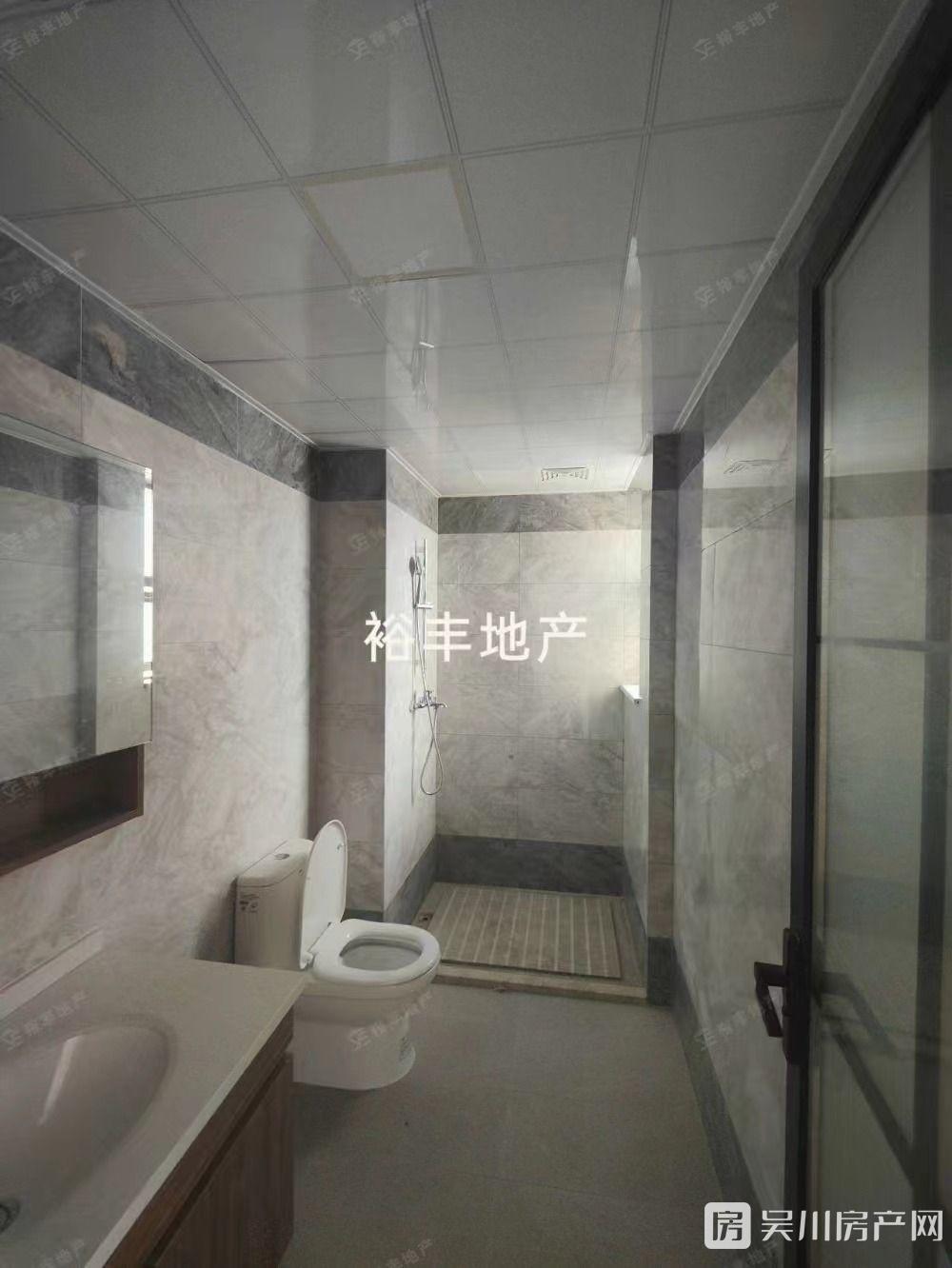 出售裕達豪庭4室2廳2衛(wèi)118平米90萬住宅