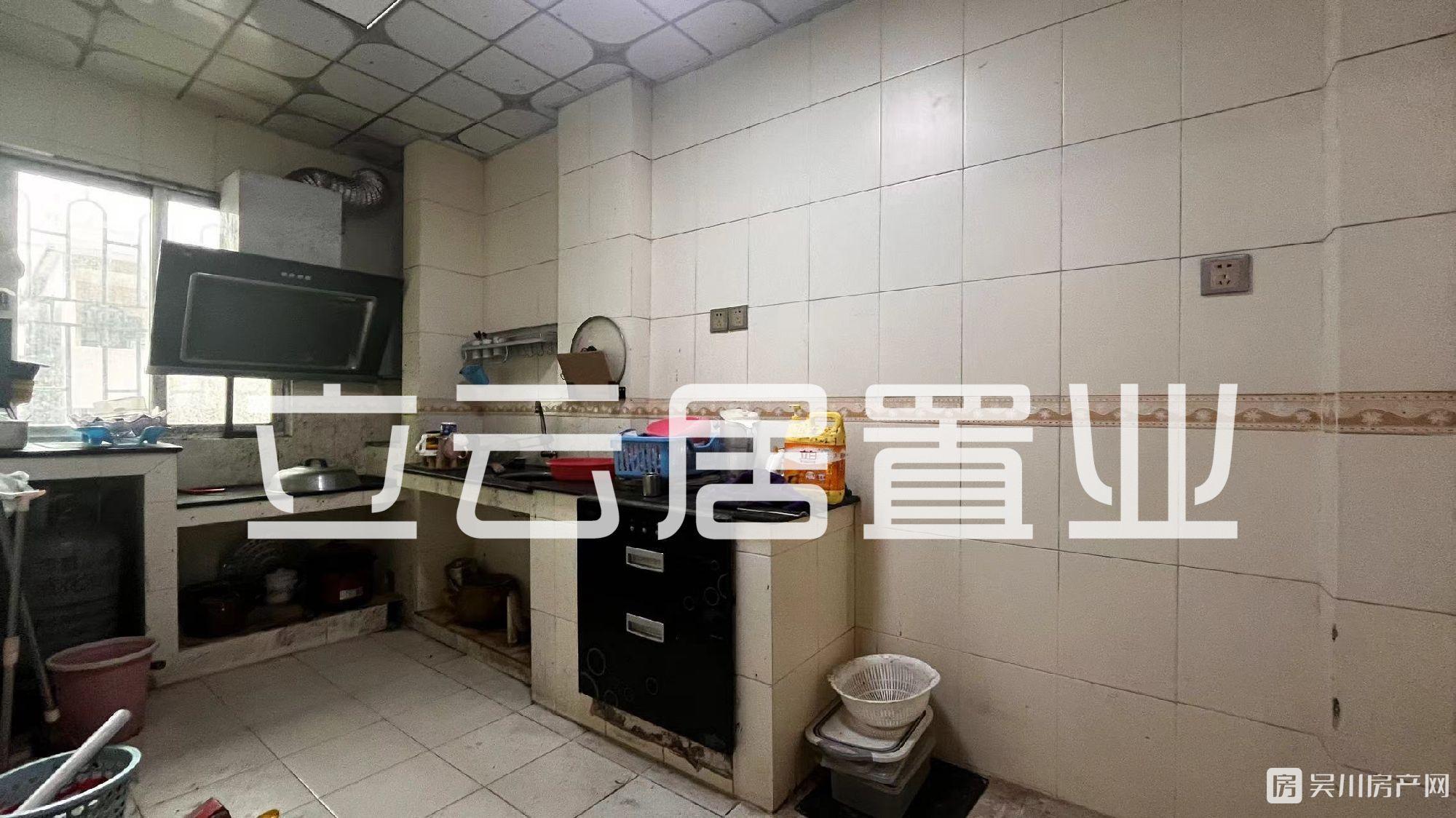 出售海濱新村兩房，可入讀清源小學(xué)和海濱小學(xué)，單價(jià)僅僅兩千幾