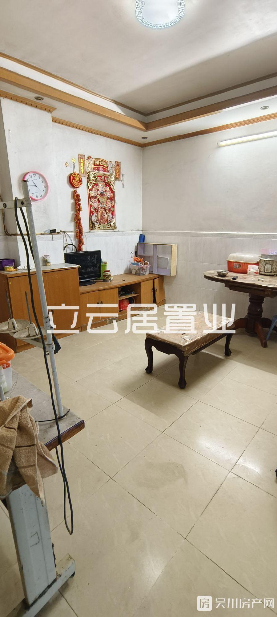 出售梅錄八達街2房，證件齊全，可入讀新華小學，