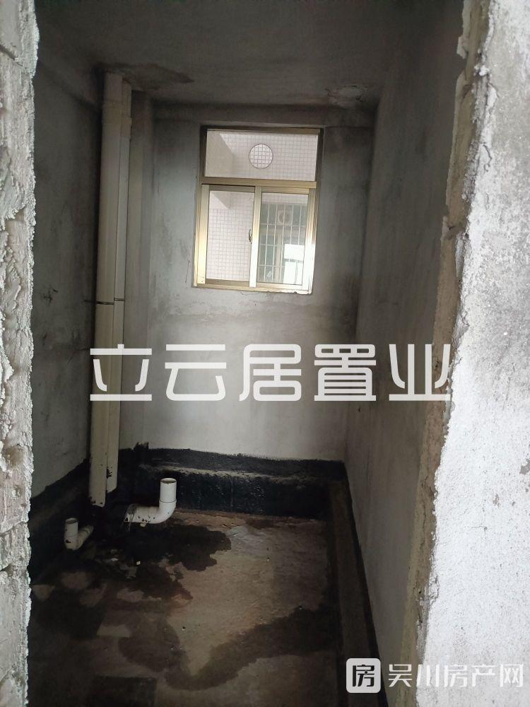 出售茗苑小區(qū)4室2廳2衛(wèi)153.3平米66萬住宅