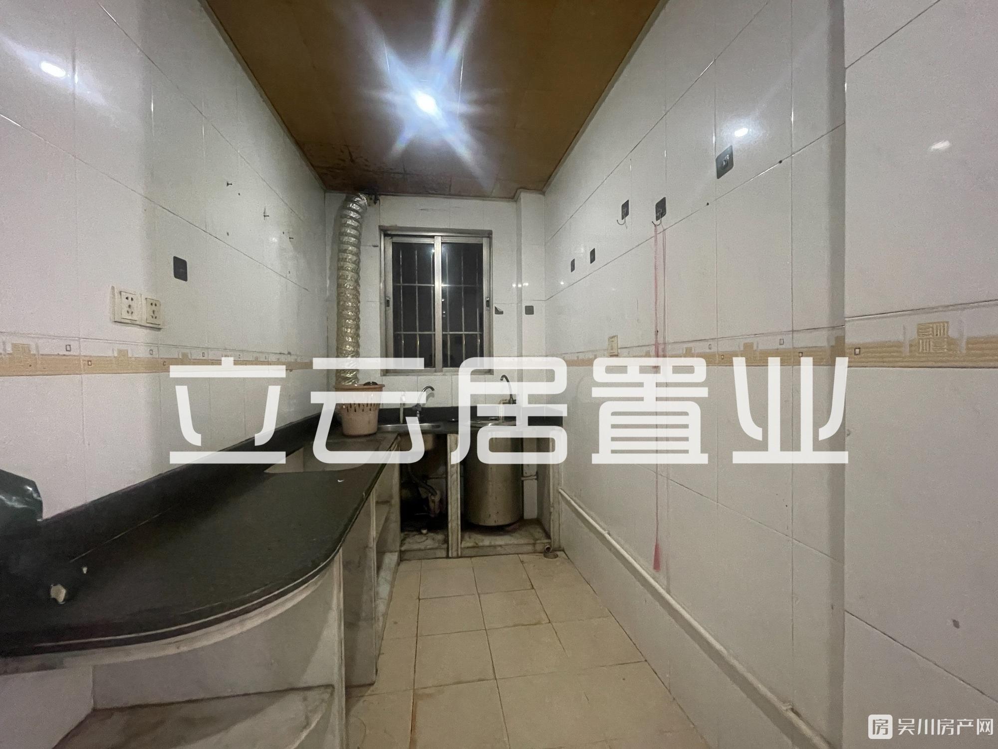 出租四中附近步梯底層3室2廳1衛(wèi)100平米僅租800元/月住宅