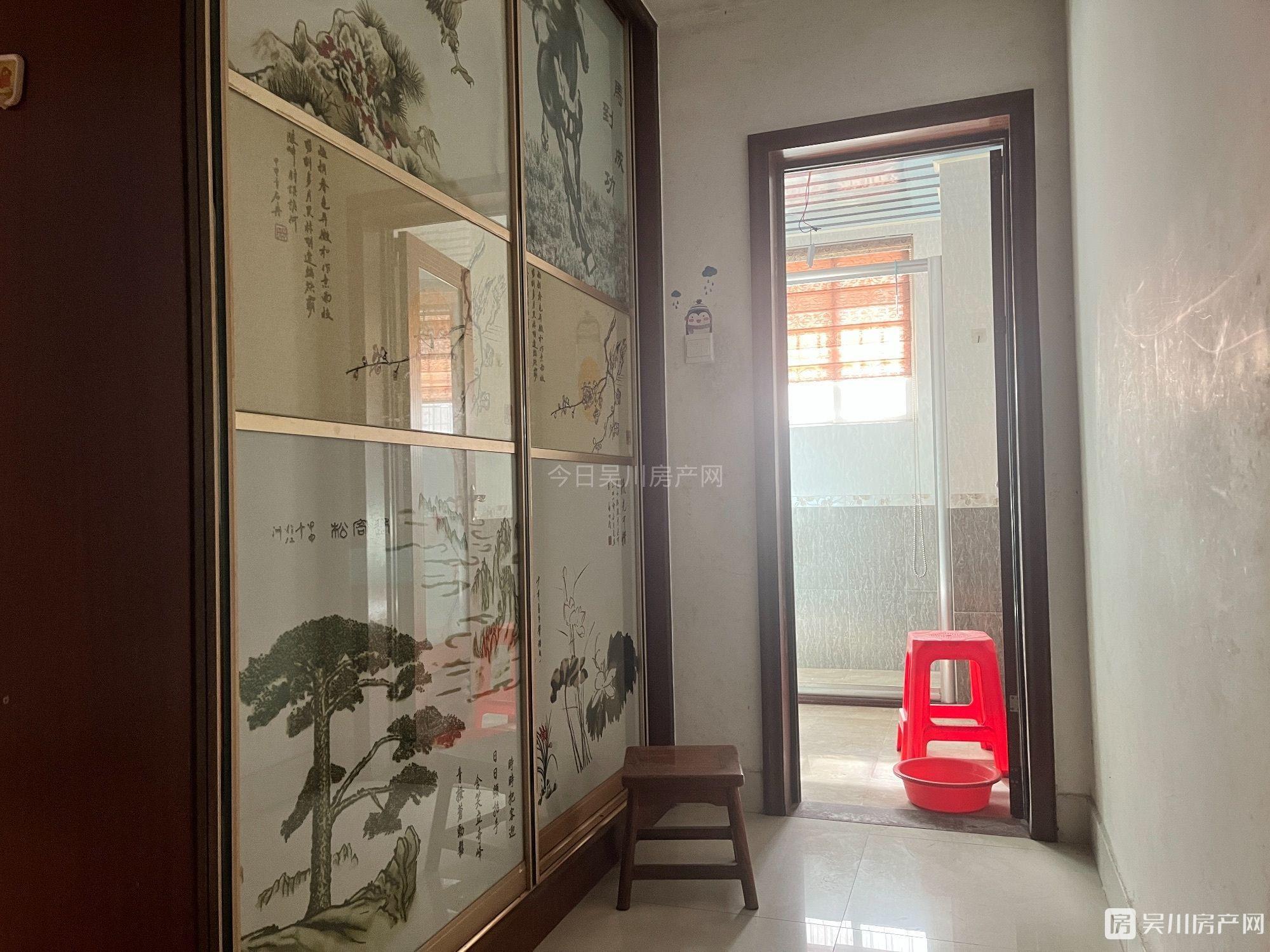 出租新華園精裝三房，瓷磚到頂，裝修新凈，家私家電齊全拎包入住，近市場(chǎng)，生活便利