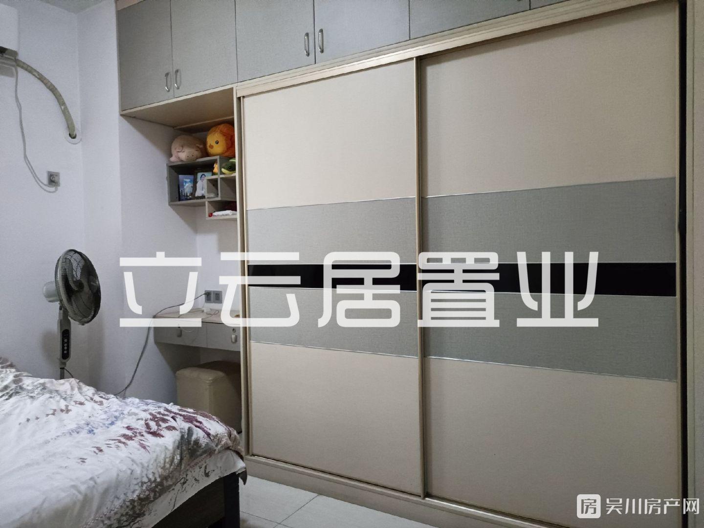 出售金泉廣場3室2廳1衛(wèi)100平米58萬住宅