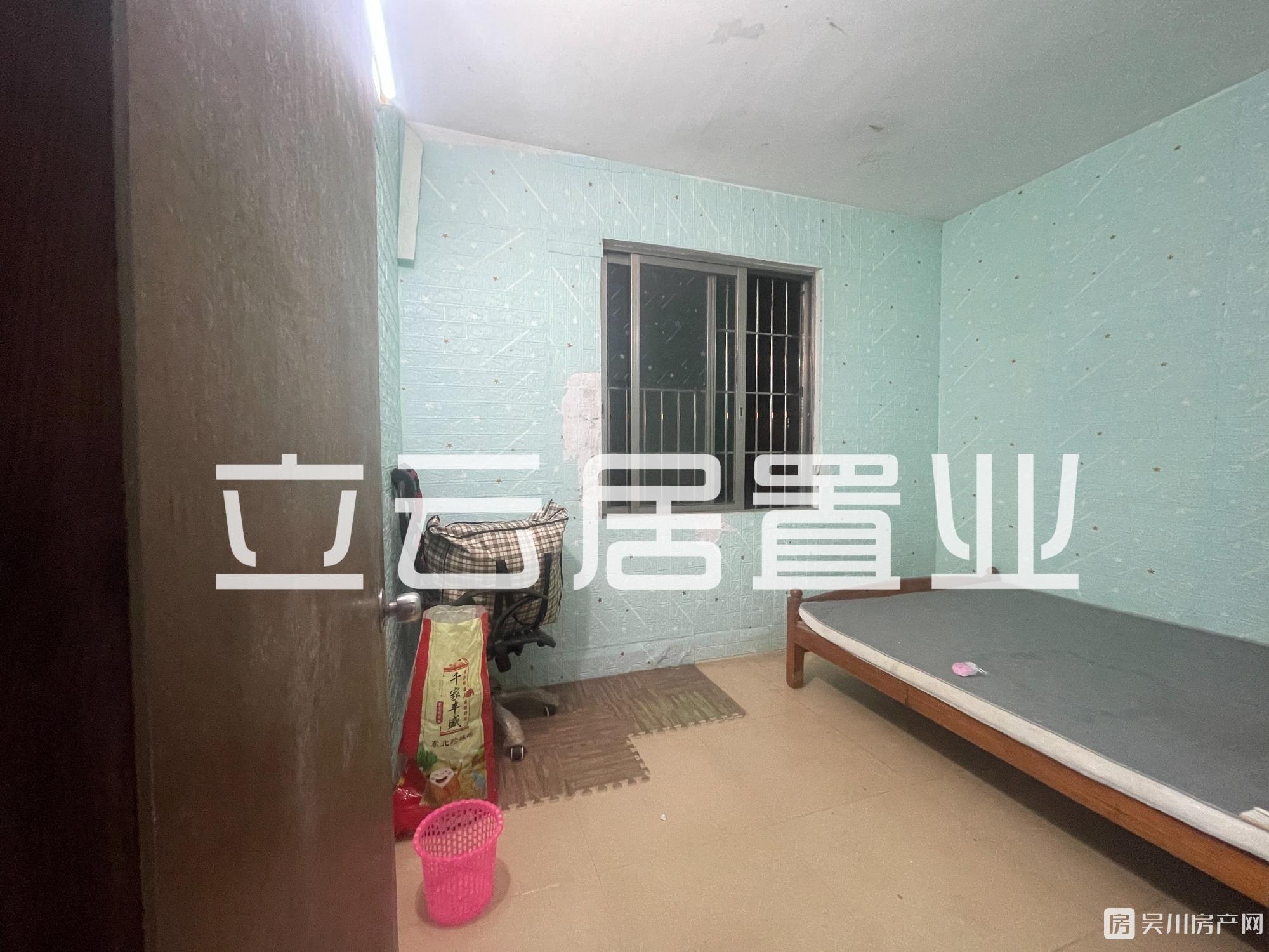 出租四中附近步梯底層3室2廳1衛(wèi)100平米僅租800元/月住宅