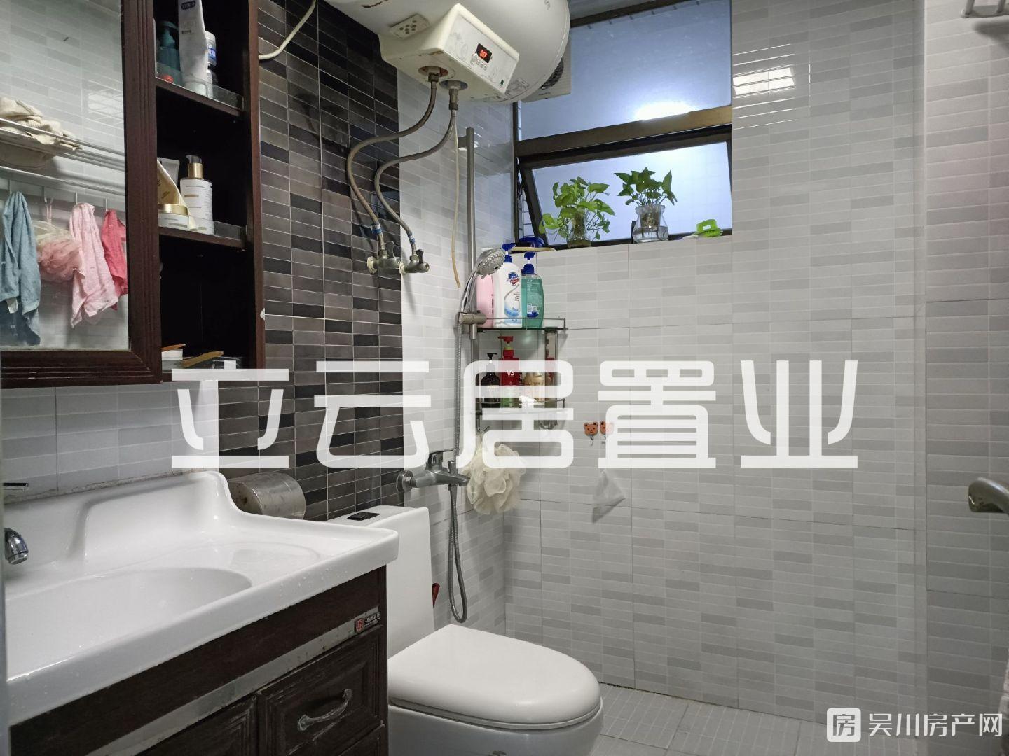 出售金泉廣場3室2廳1衛(wèi)100平米58萬住宅