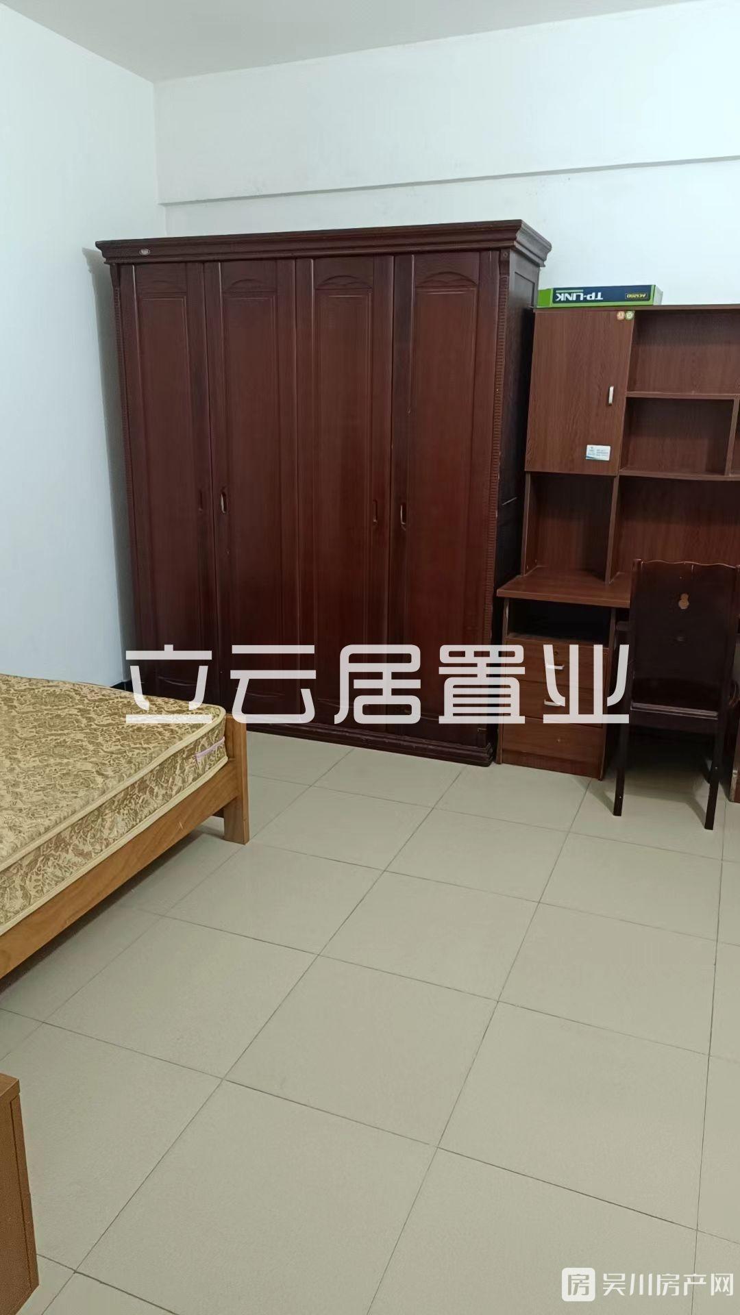 毛坯價(jià)買(mǎi)精裝房海逸半島3室2廳2衛(wèi)103平米單價(jià)僅5301蚊