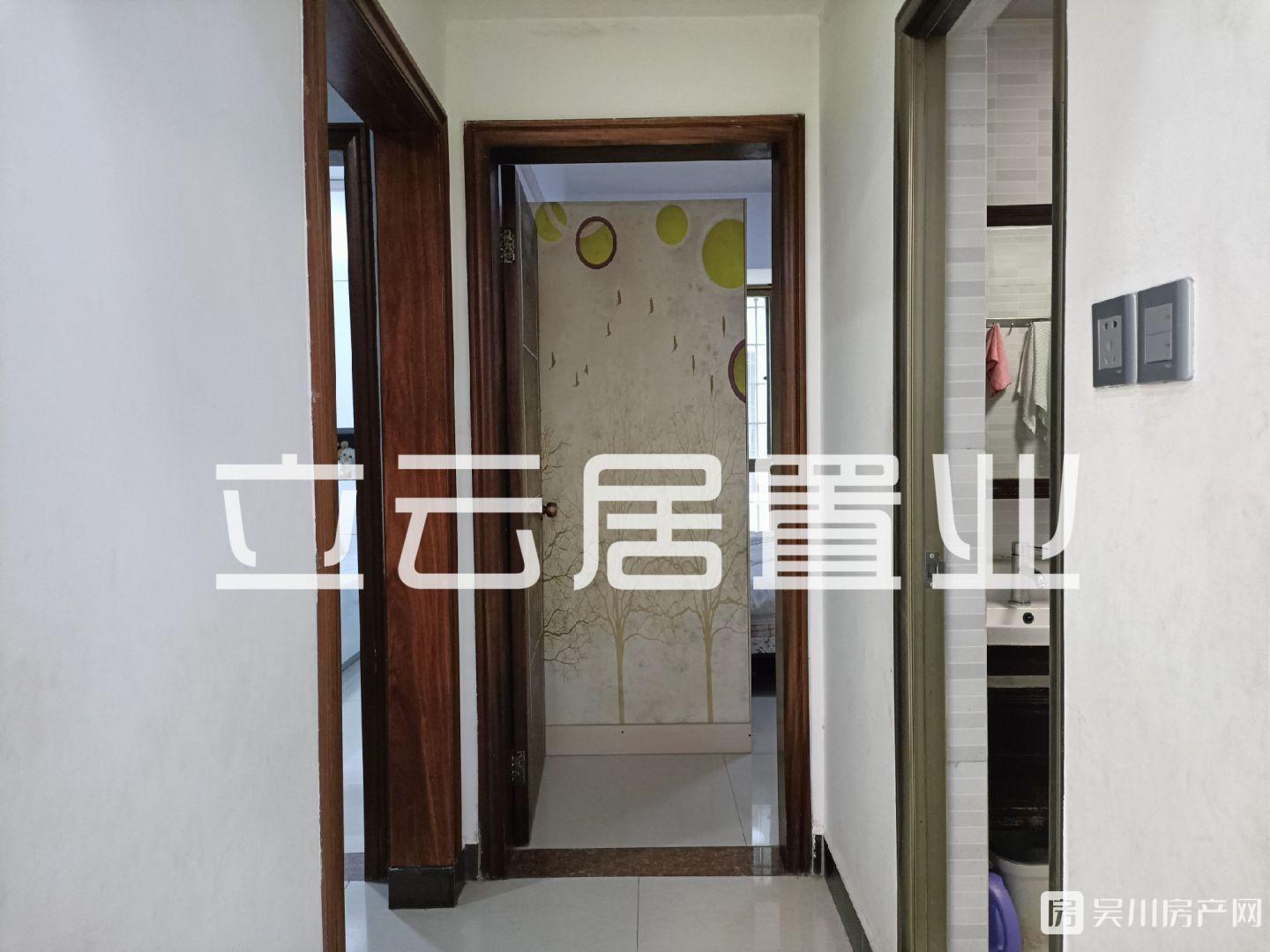 出售金泉廣場3室2廳1衛(wèi)100平米58萬住宅