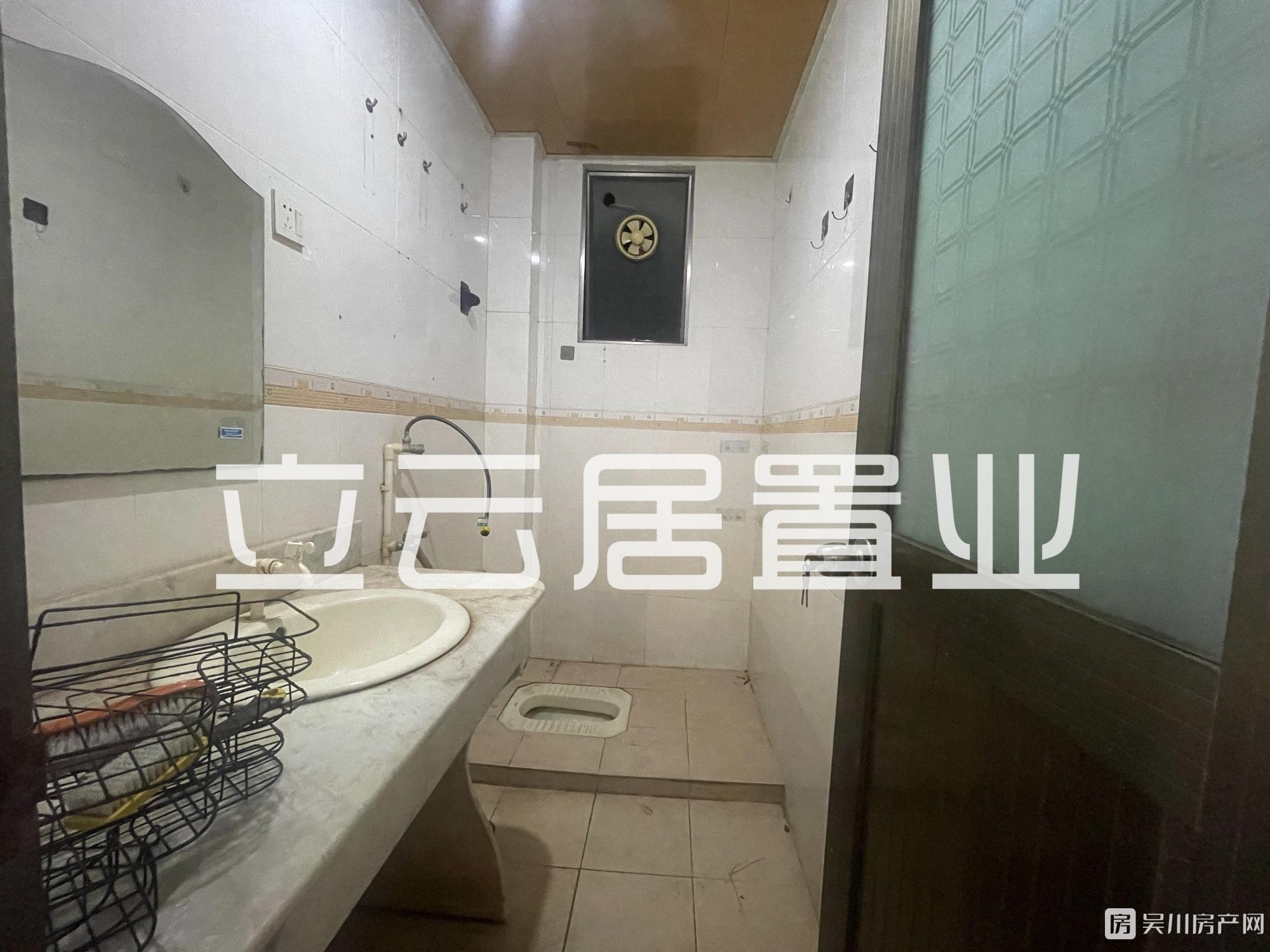 出租四中附近步梯底層3室2廳1衛(wèi)100平米僅租800元/月住宅