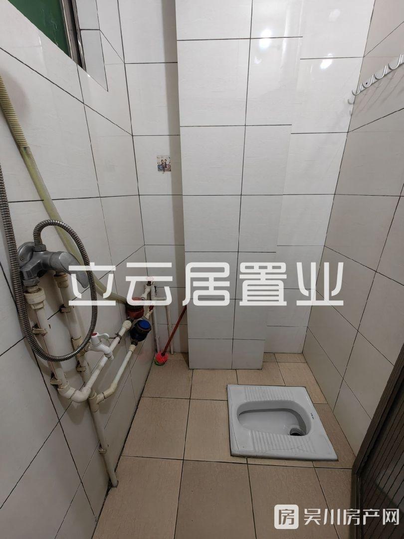 出租一中髙中部附近1室1衛(wèi)僅租380元/月住宅