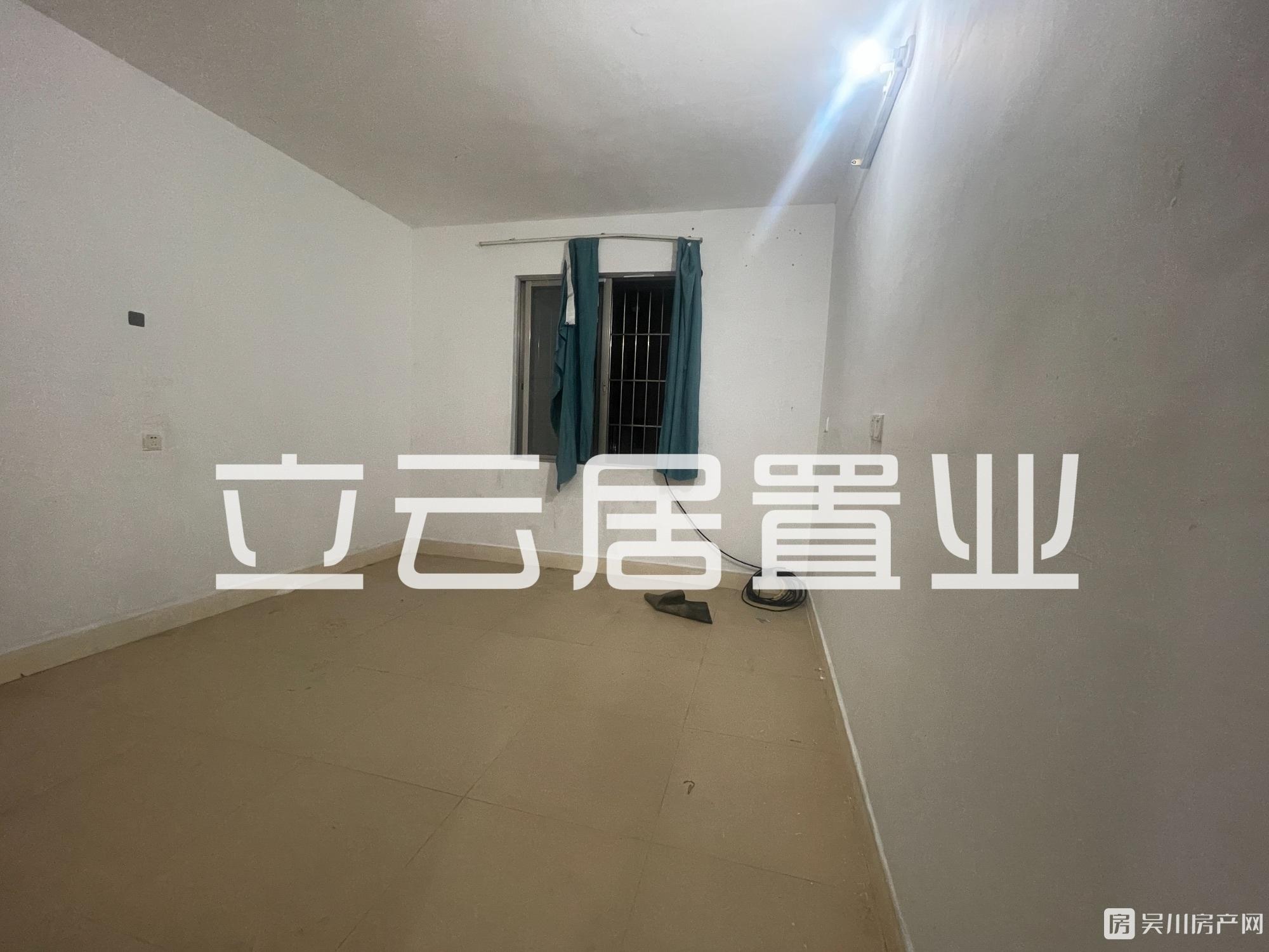 出租四中附近步梯底層3室2廳1衛(wèi)100平米僅租800元/月住宅