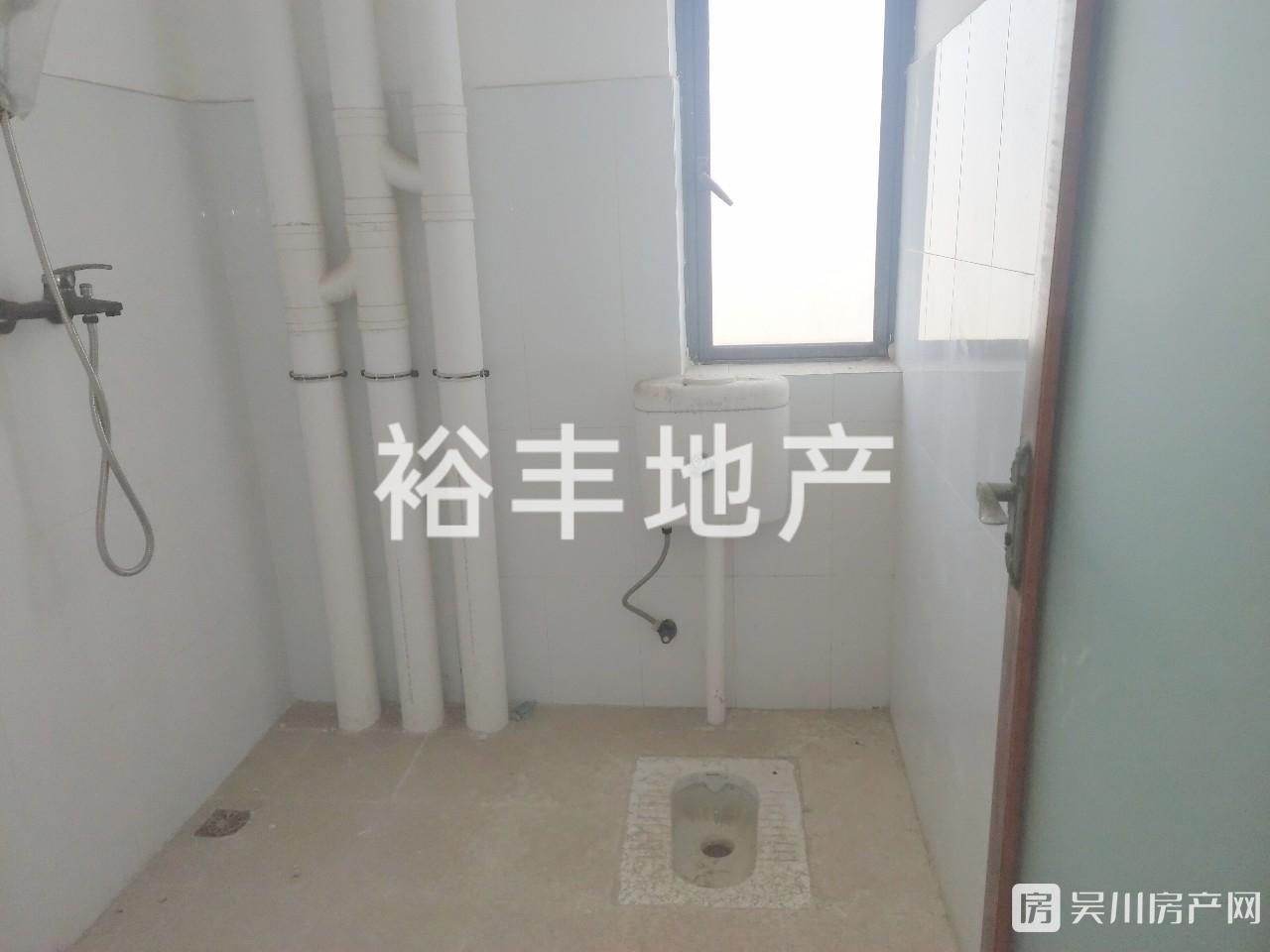 東江明苑 簡(jiǎn)裝3室96平米25萬(wàn)
