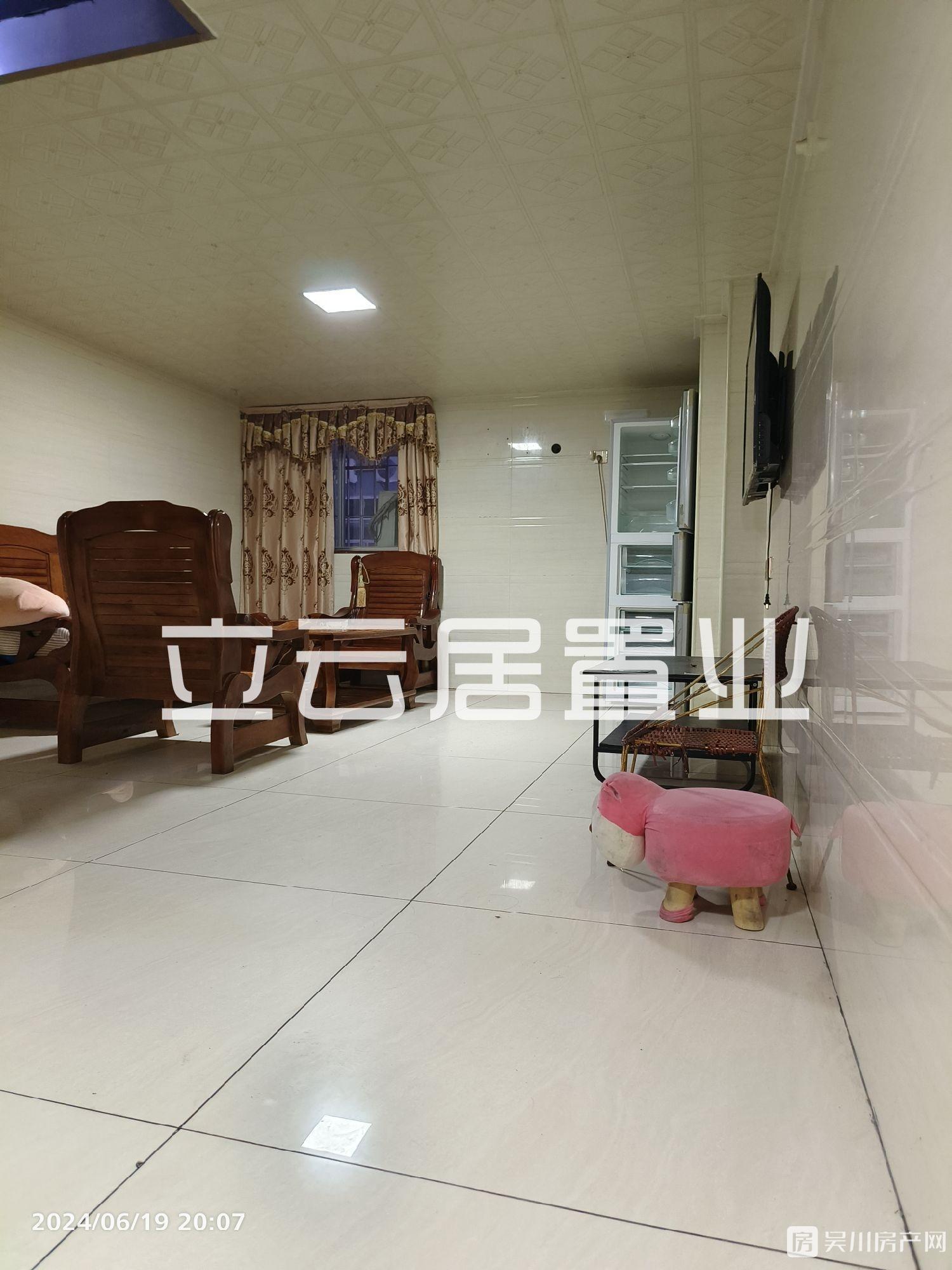 出租新世界廣場(chǎng)2室1廳1衛(wèi)42平米750元/月住宅