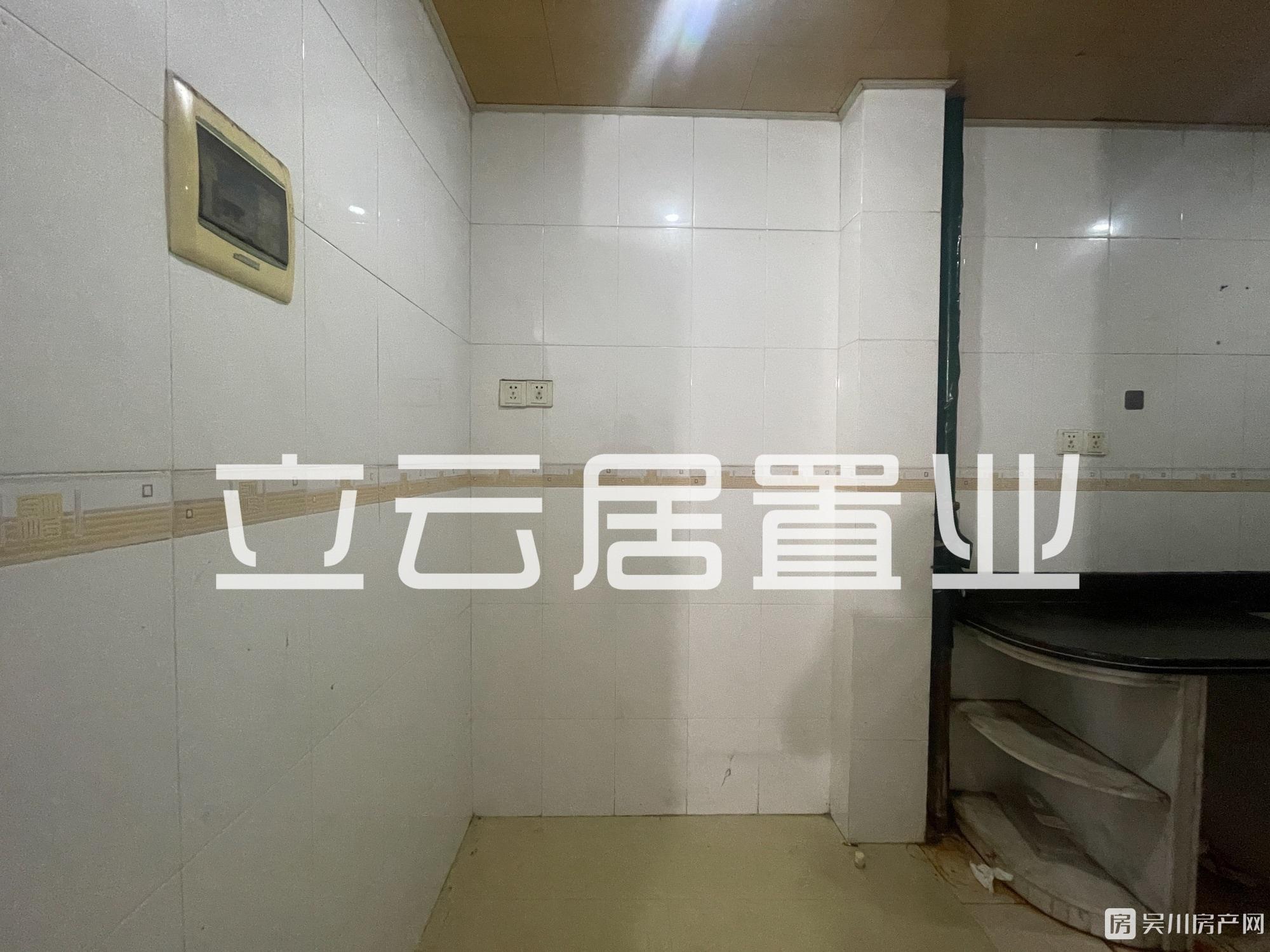 出租四中附近步梯底層3室2廳1衛(wèi)100平米僅租800元/月住宅