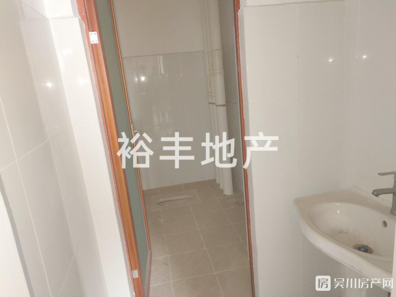 東江明苑 簡(jiǎn)裝3室96平米25萬(wàn)