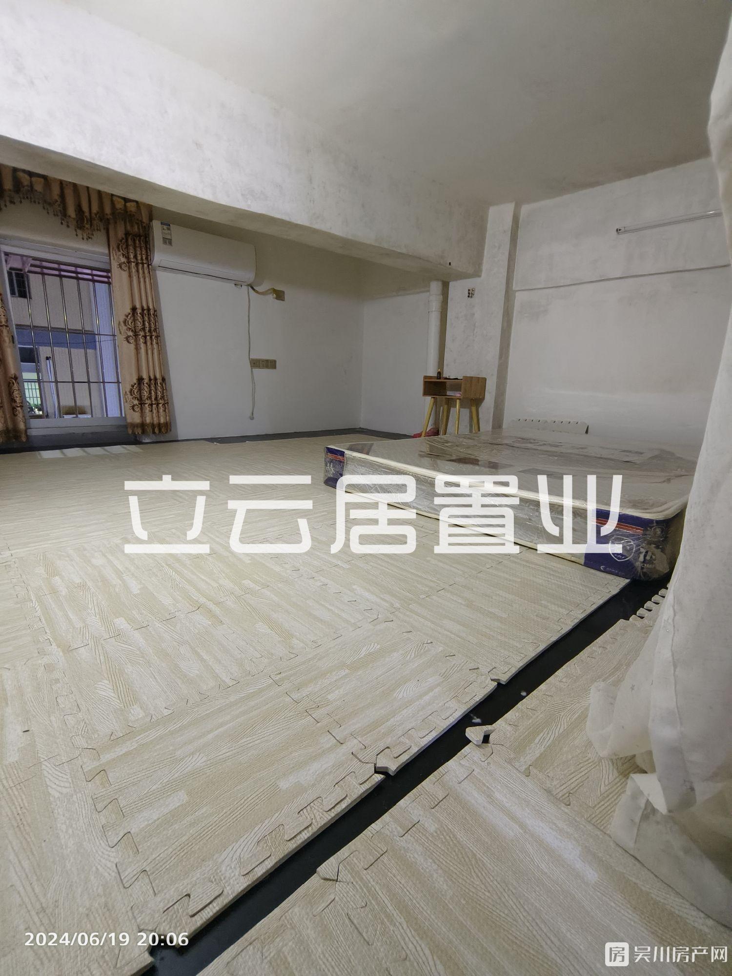 出租新世界廣場2室1廳1衛(wèi)42平米750元/月住宅