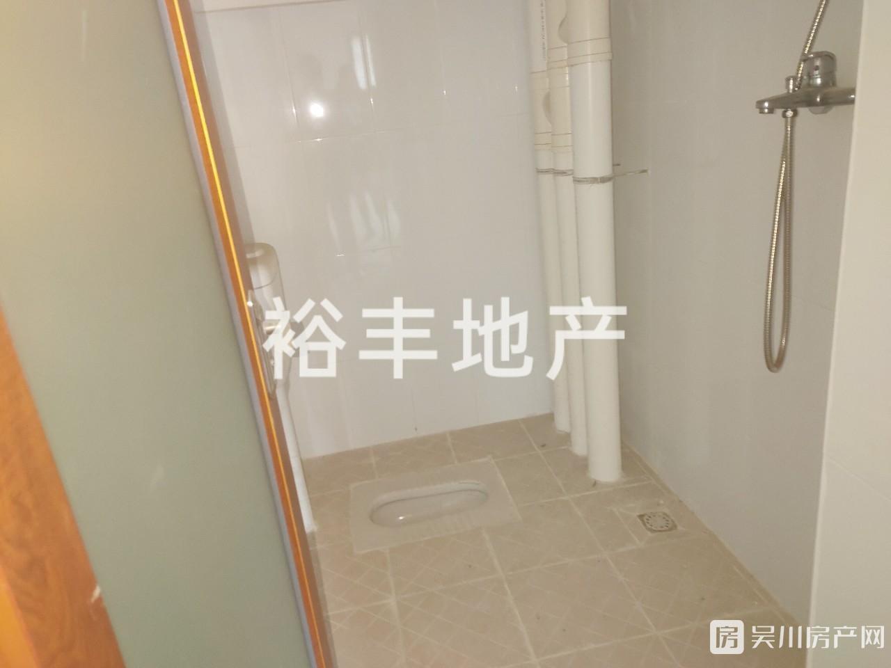 東江明苑 簡(jiǎn)裝3室96平米25萬(wàn)