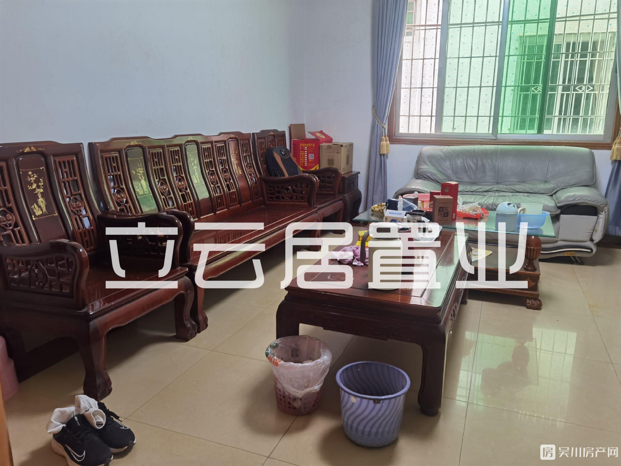出售長壽市場樓上商品房，證件齊全，可入讀新華小學(xué)，單價僅2千多，拼手速