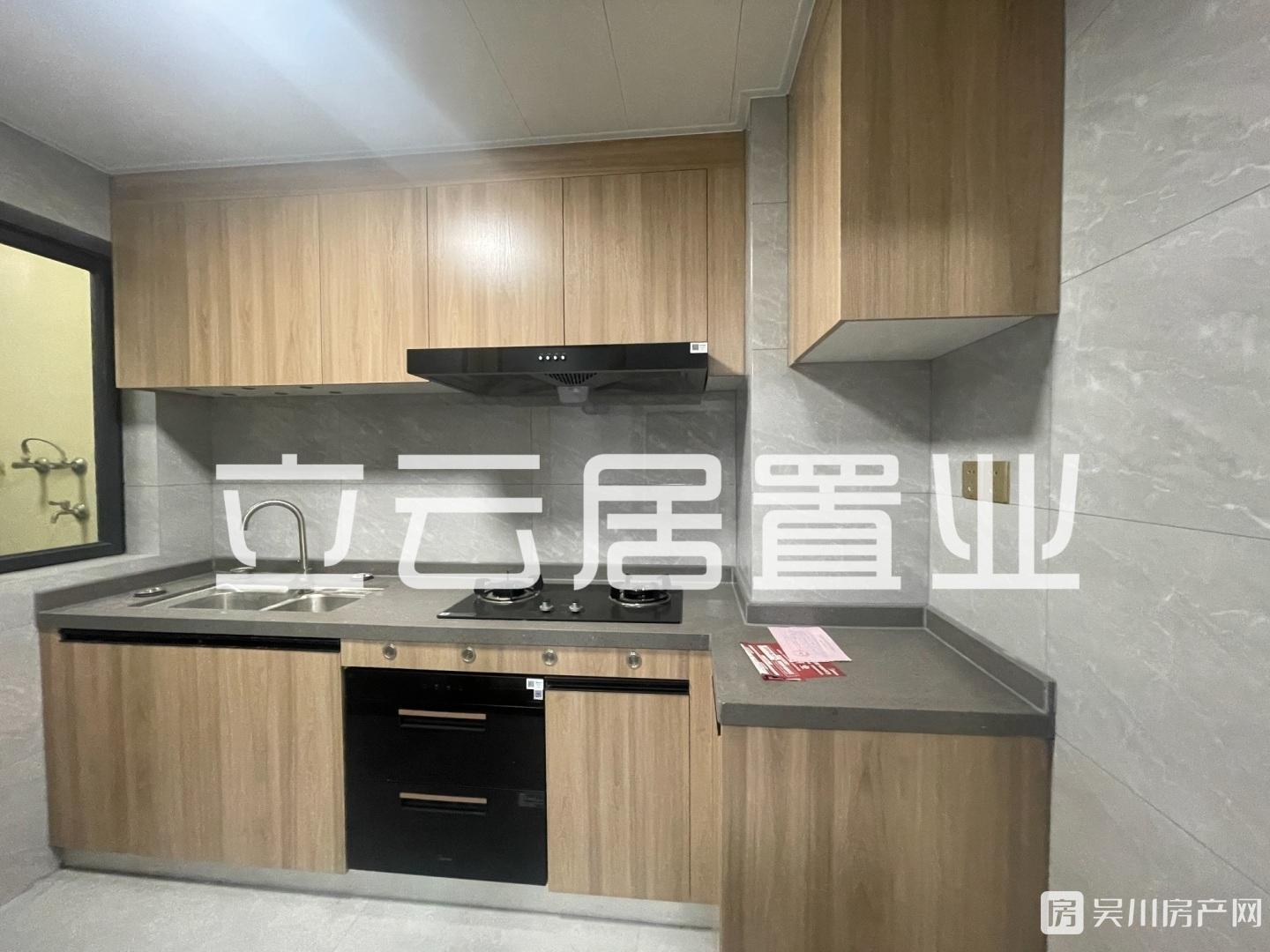 出租一線江景房時(shí)代廣場3室2廳2衛(wèi)1800元/月住宅