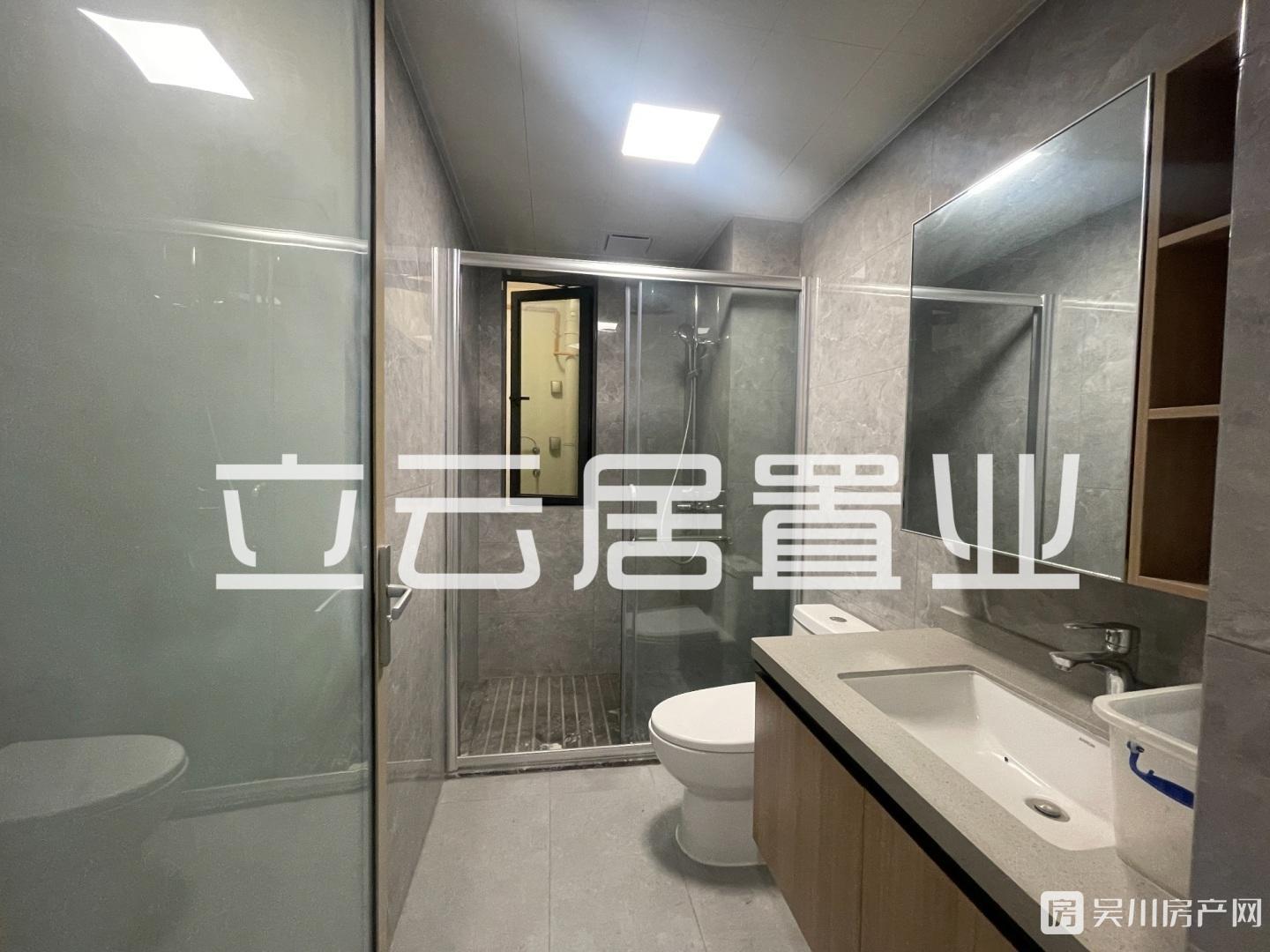 出租一線江景房時(shí)代廣場3室2廳2衛(wèi)1800元/月住宅