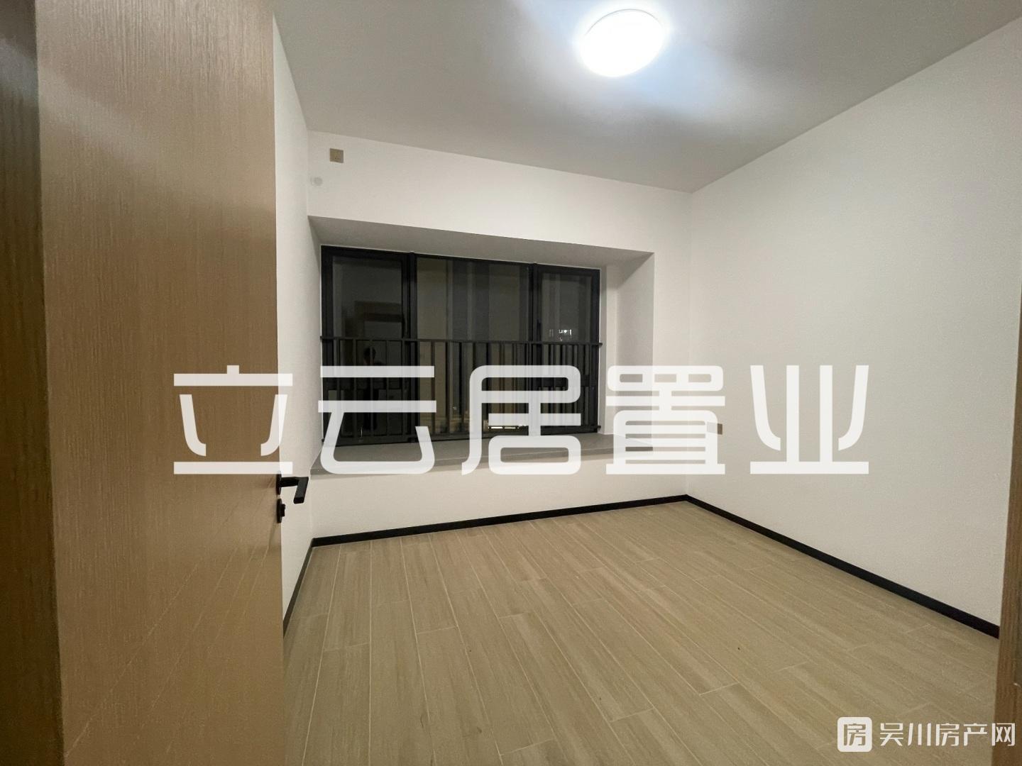 出租一線江景房時(shí)代廣場3室2廳2衛(wèi)1800元/月住宅