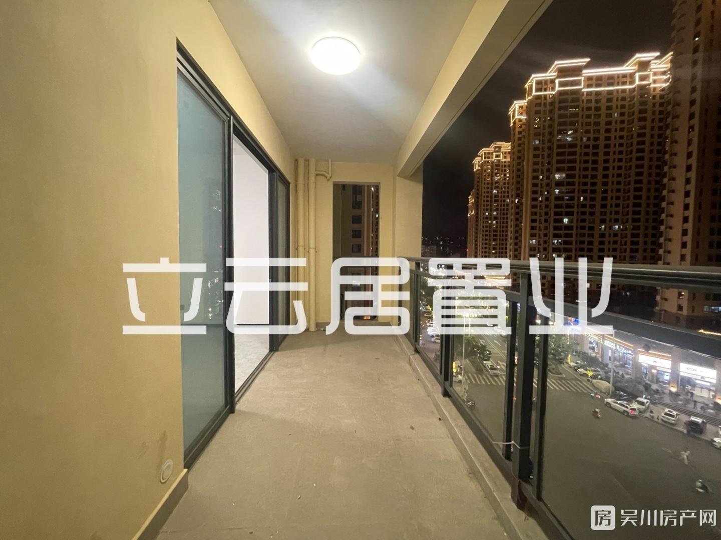 出租一線江景房時(shí)代廣場3室2廳2衛(wèi)1800元/月住宅