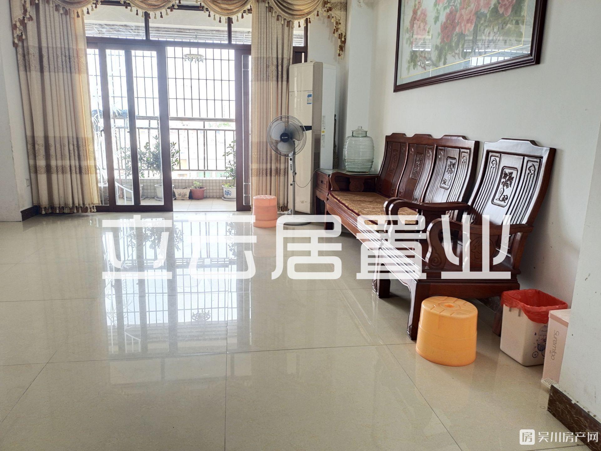 新華小學(xué)電梯房，可分期按揭，3室2廳2衛(wèi)122.25平米40萬(wàn)住宅