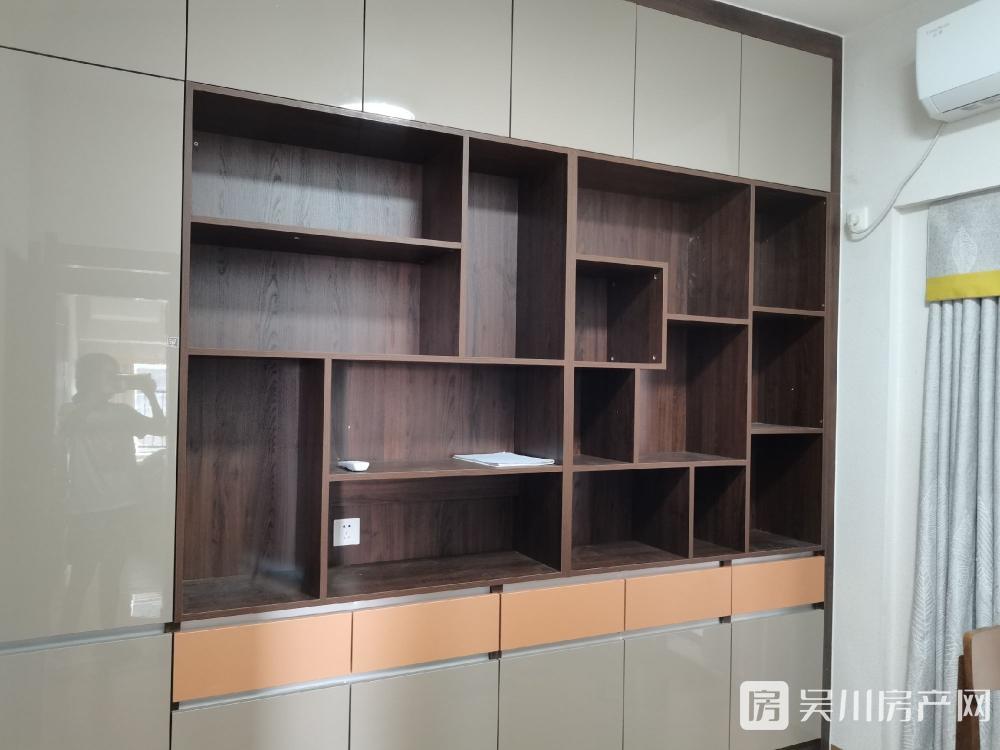 出租海廣 沿江壹號4室2廳2衛(wèi)112平米1800元/月住宅