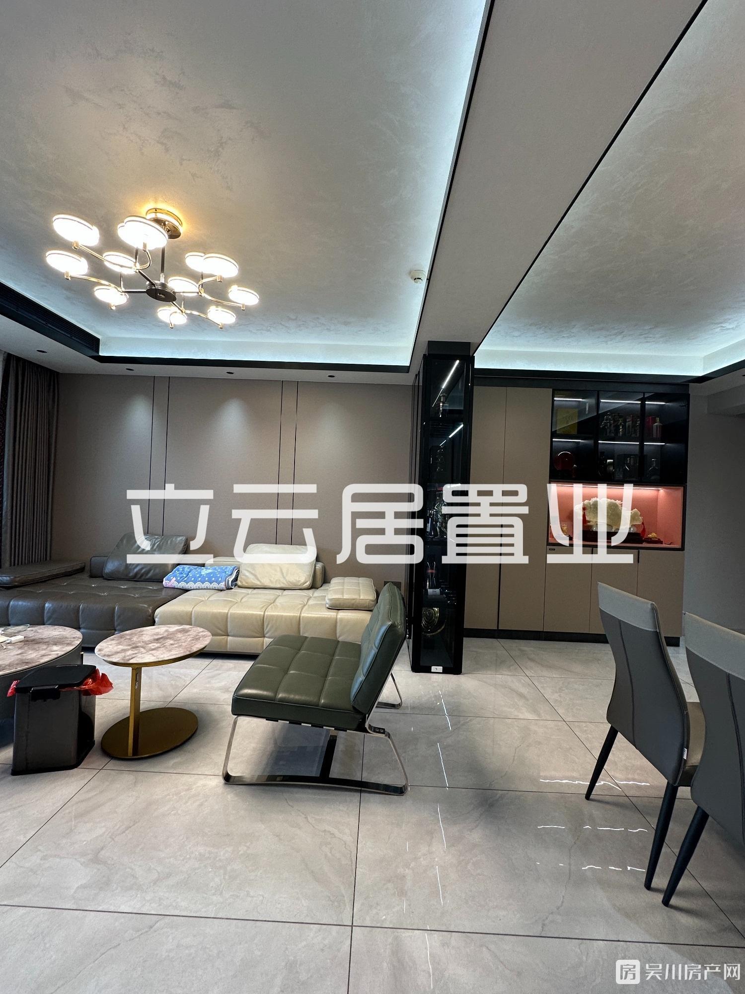 出售華和南國(guó)茗苑5室2廳2衛(wèi)127平米全屋豪裝定制轉(zhuǎn)售僅需118萬(wàn)