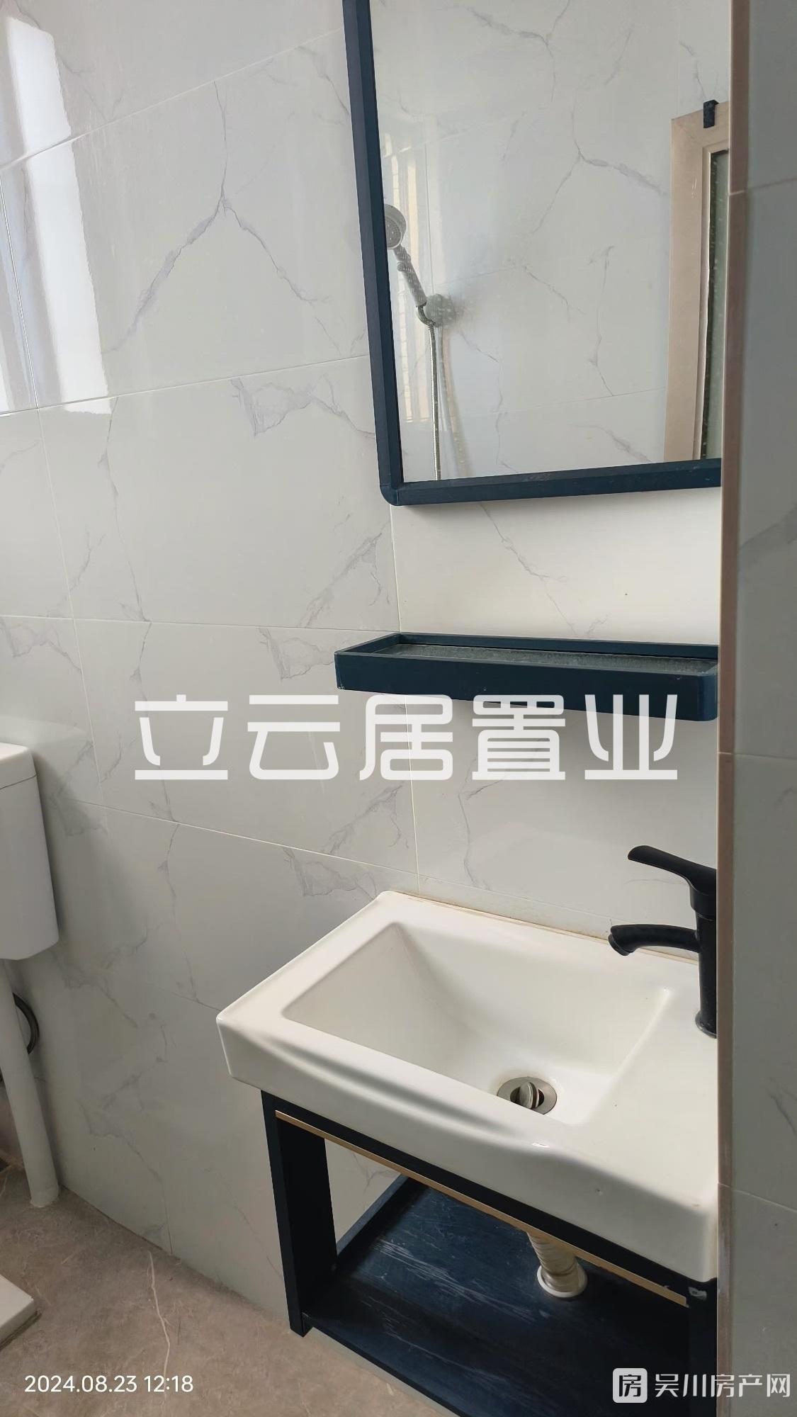 全新出租清源村私人屋電梯2室1廳1衛(wèi)70平米900元/月住宅