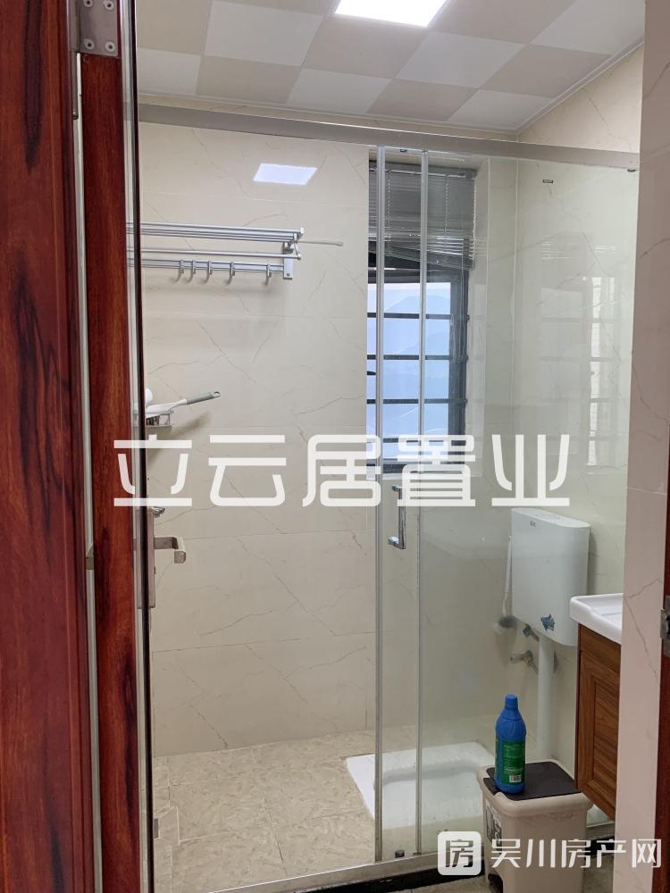 海濱中心小學(xué)，幾年樓齡，東南向，樓層靚，業(yè)主虧了20多萬