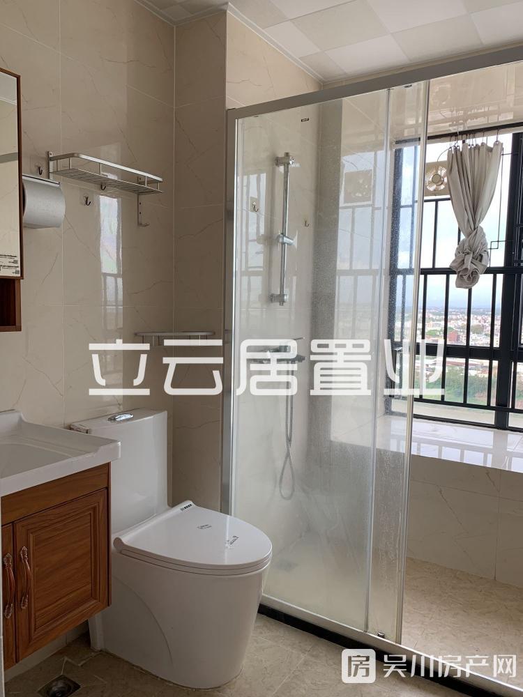 海濱中心小學(xué)，幾年樓齡，東南向，樓層靚，業(yè)主虧了20多萬