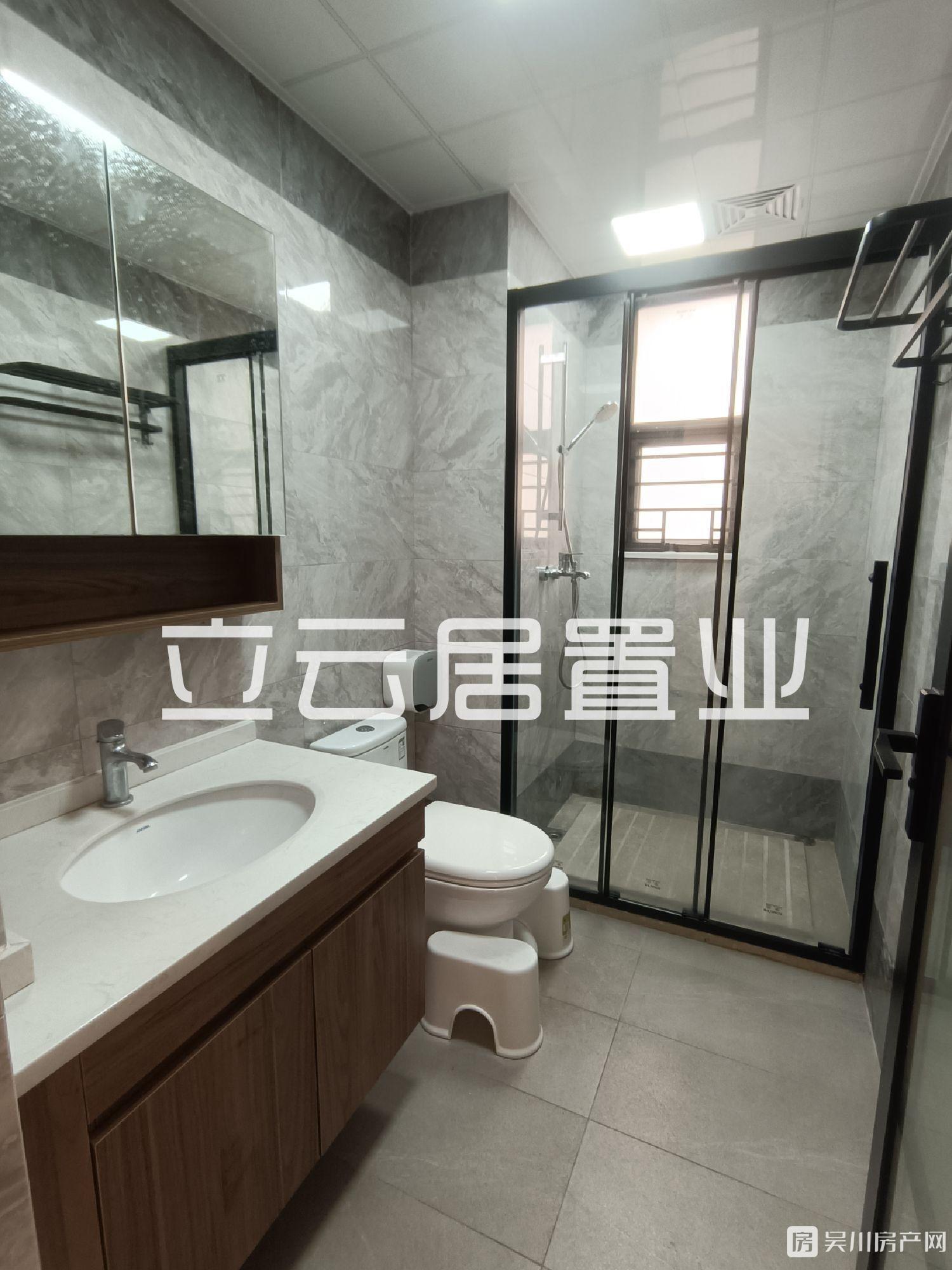出租裕達豪庭4室2廳2衛(wèi)110平米2100元/家私家電齊全的
