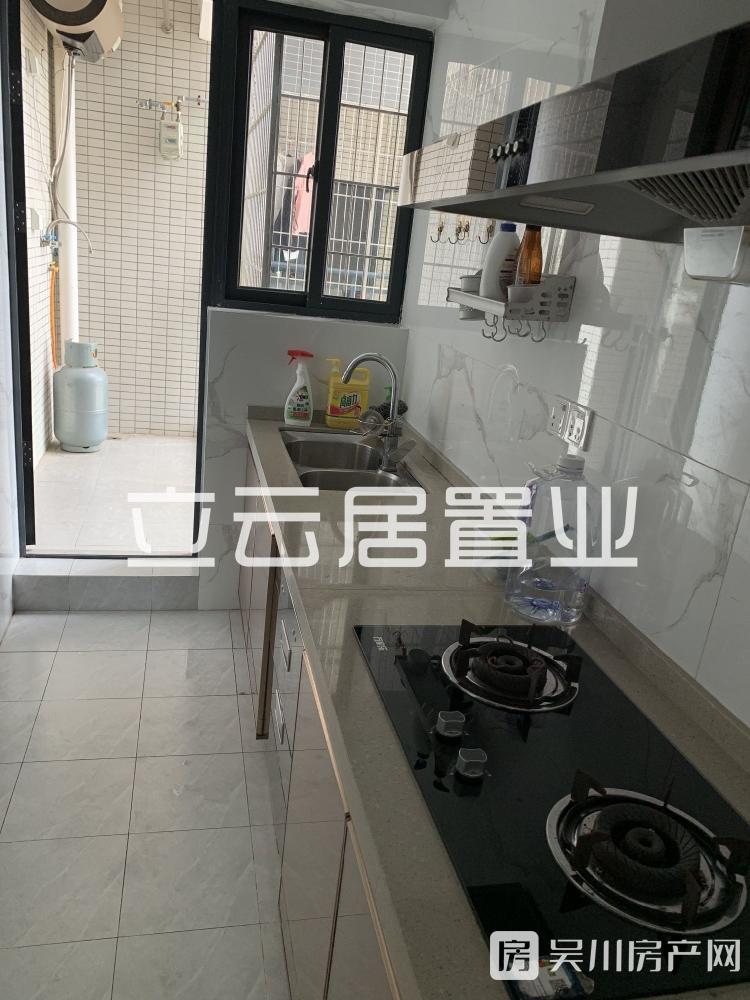 海濱中心小學(xué)，幾年樓齡，東南向，樓層靚，業(yè)主虧了20多萬