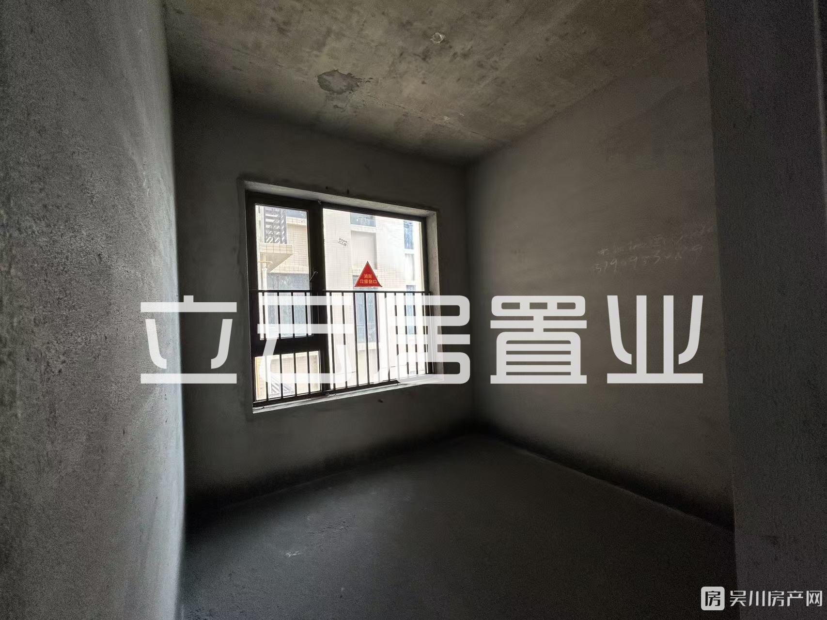 出售華和南國(guó)華苑3房，證件齊全，可入讀吳川第一小學(xué)