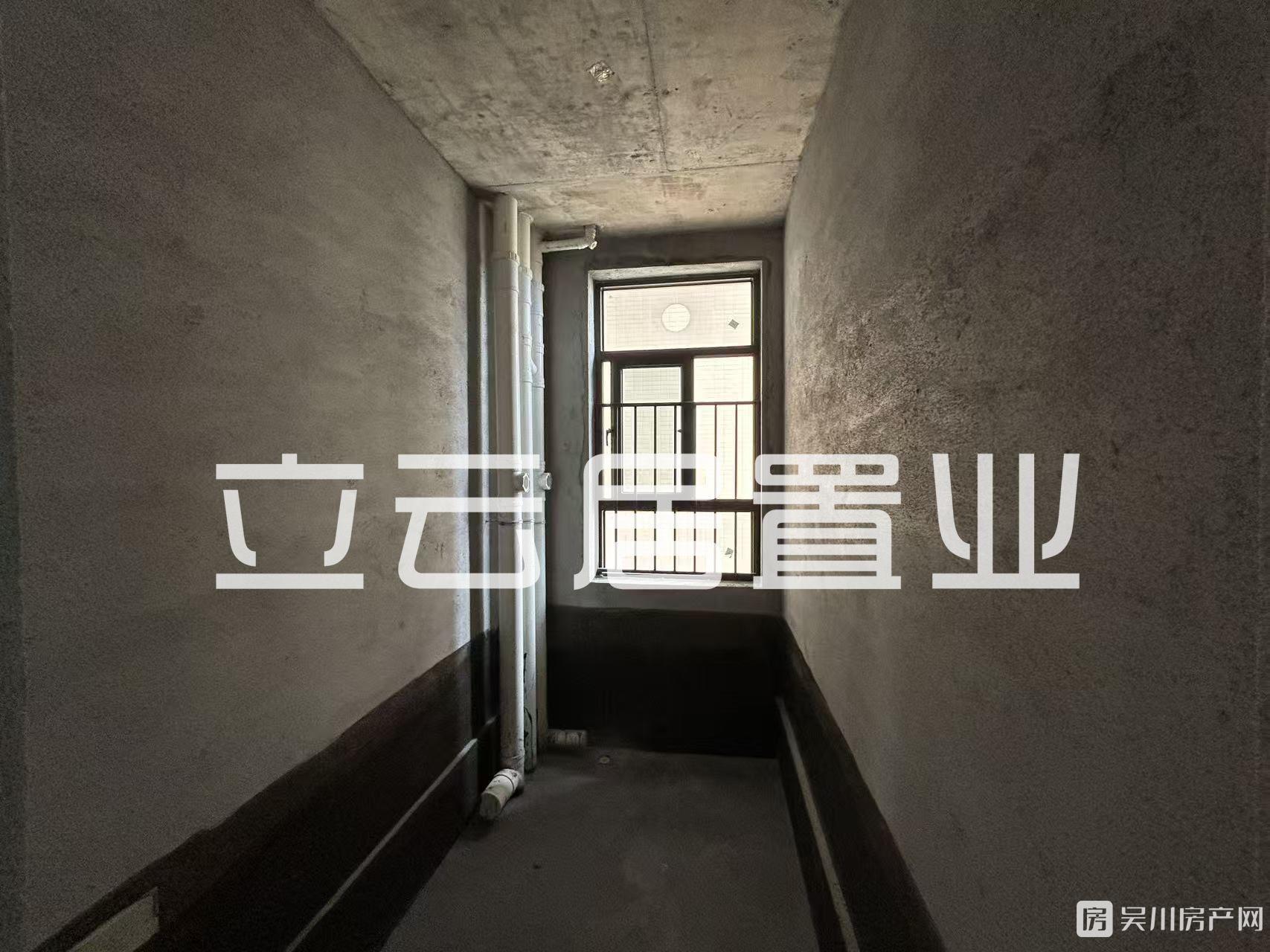 出售華和南國(guó)華苑3房，證件齊全，可入讀吳川第一小學(xué)